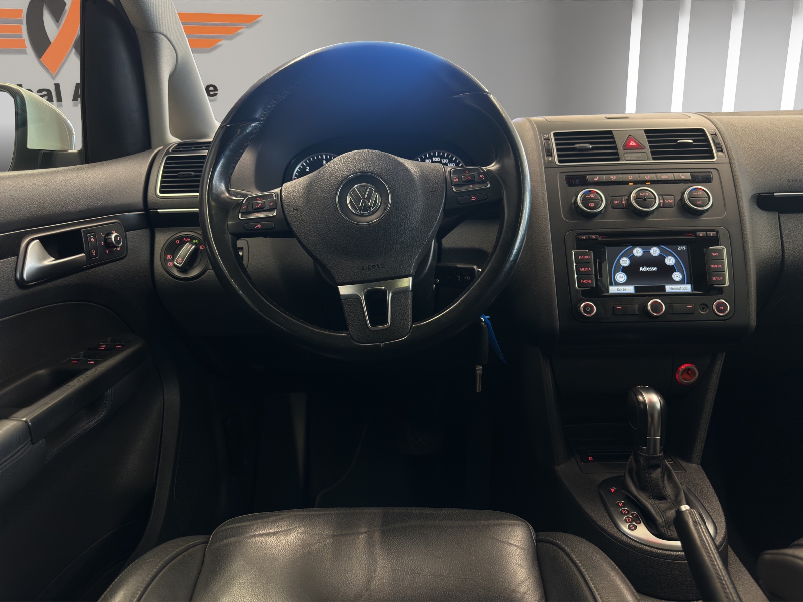 VW Touran 1.6 TDI Highline DSG-image-9