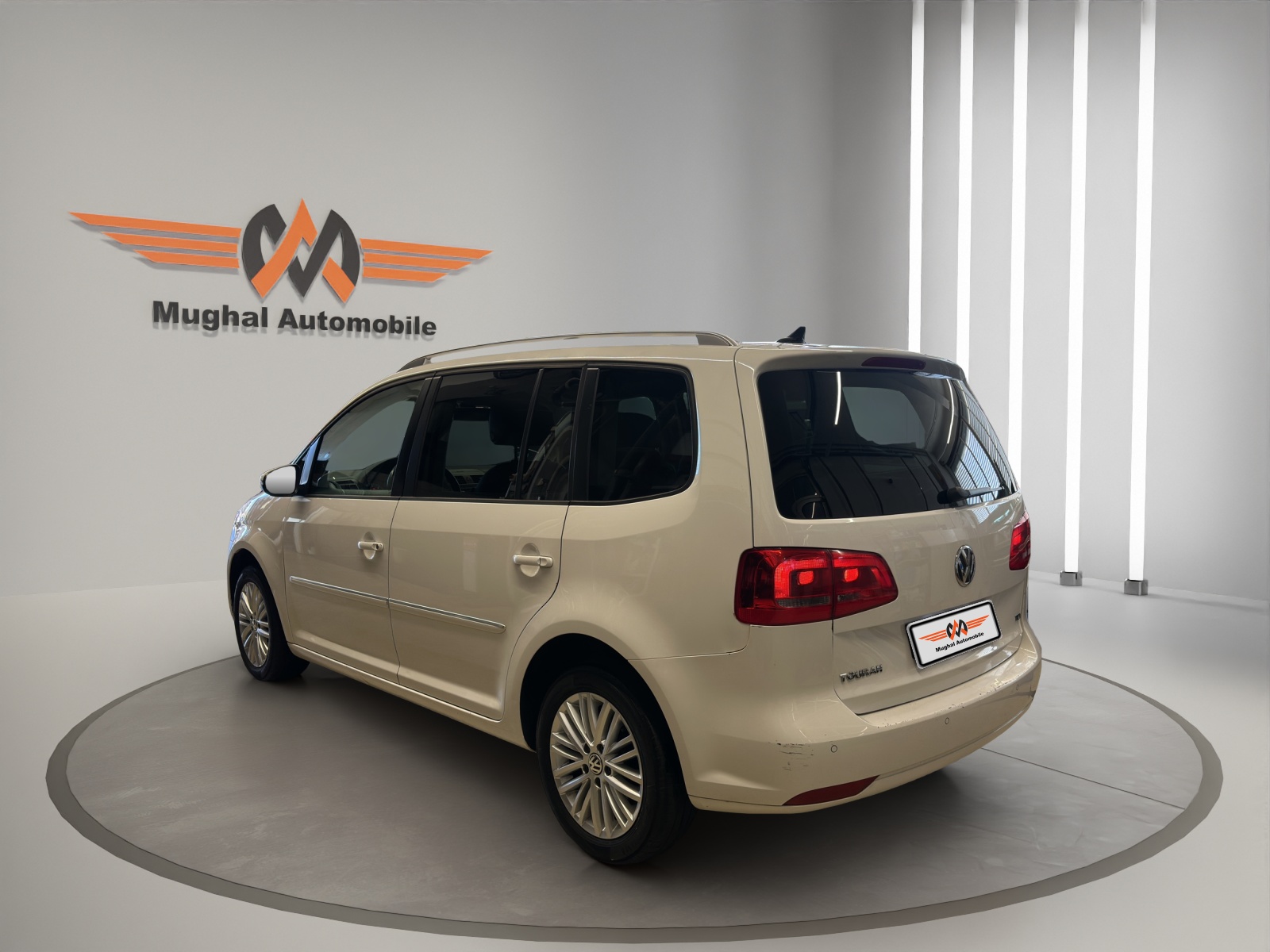 VW Touran 1.6 TDI Highline DSG-image-5