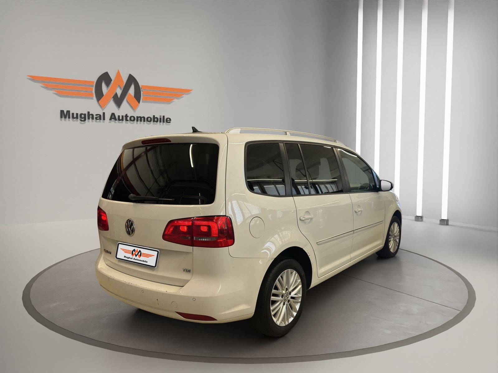 VW Touran 1.6 TDI Highline DSG-image-3