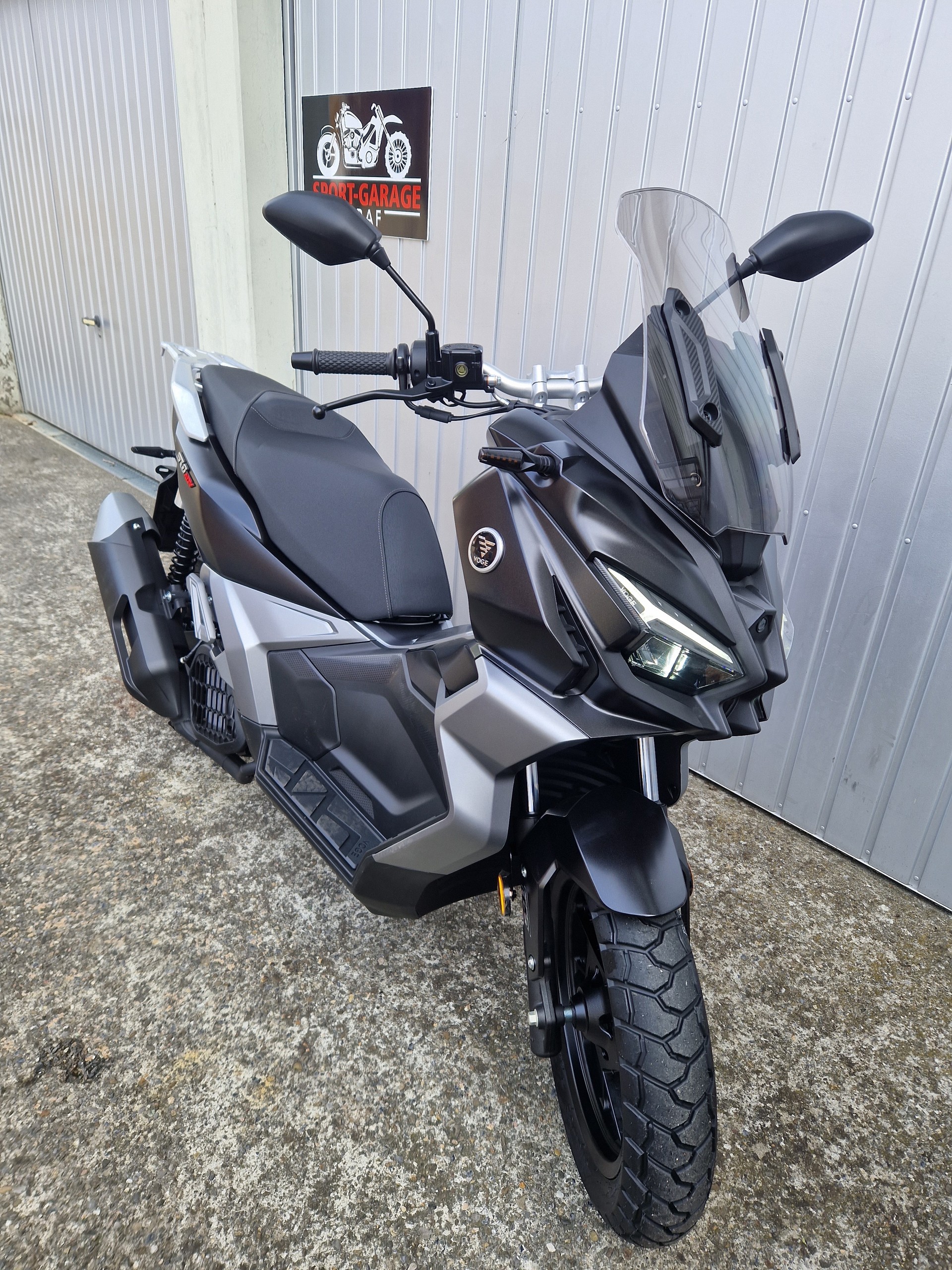 VOGE SR1 ADV Black-showroom-element-1