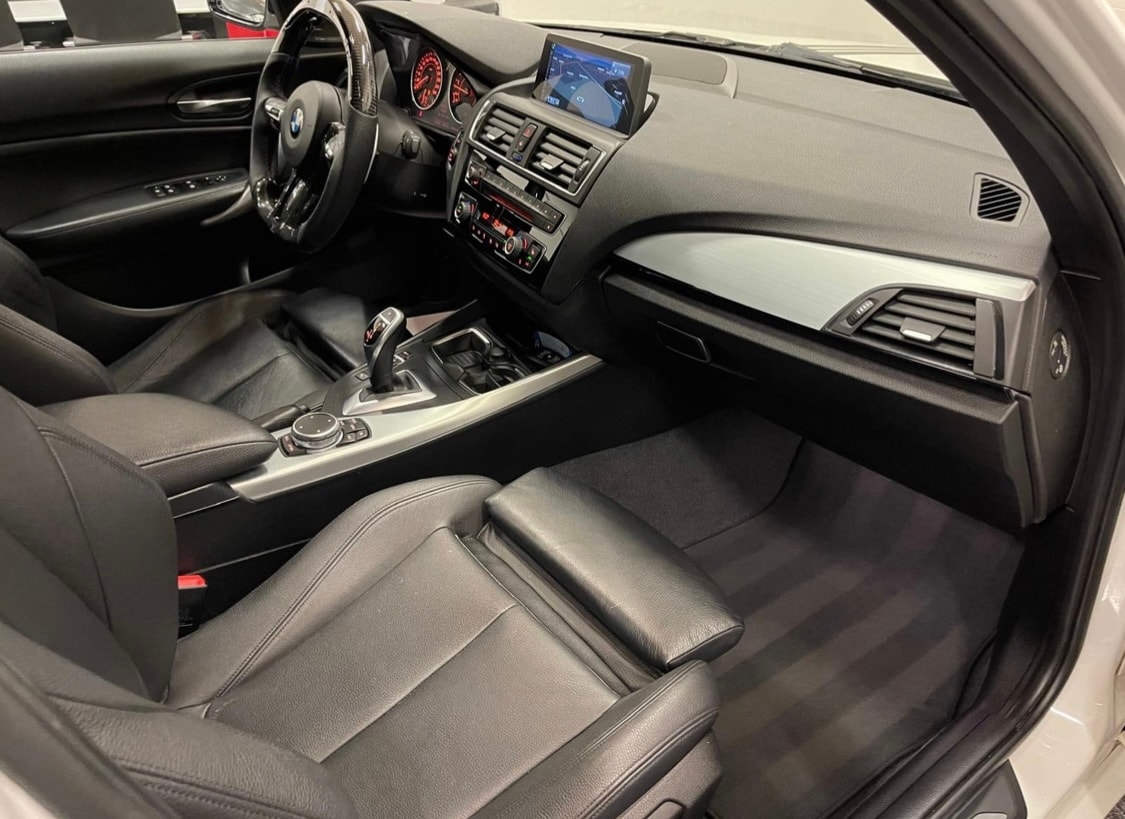 BMW M135i xDrive Steptronic-image-6