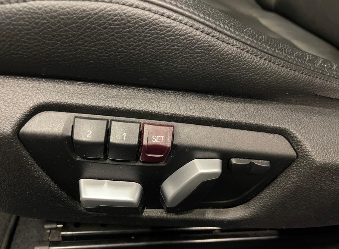 BMW M135i xDrive Steptronic-image-10