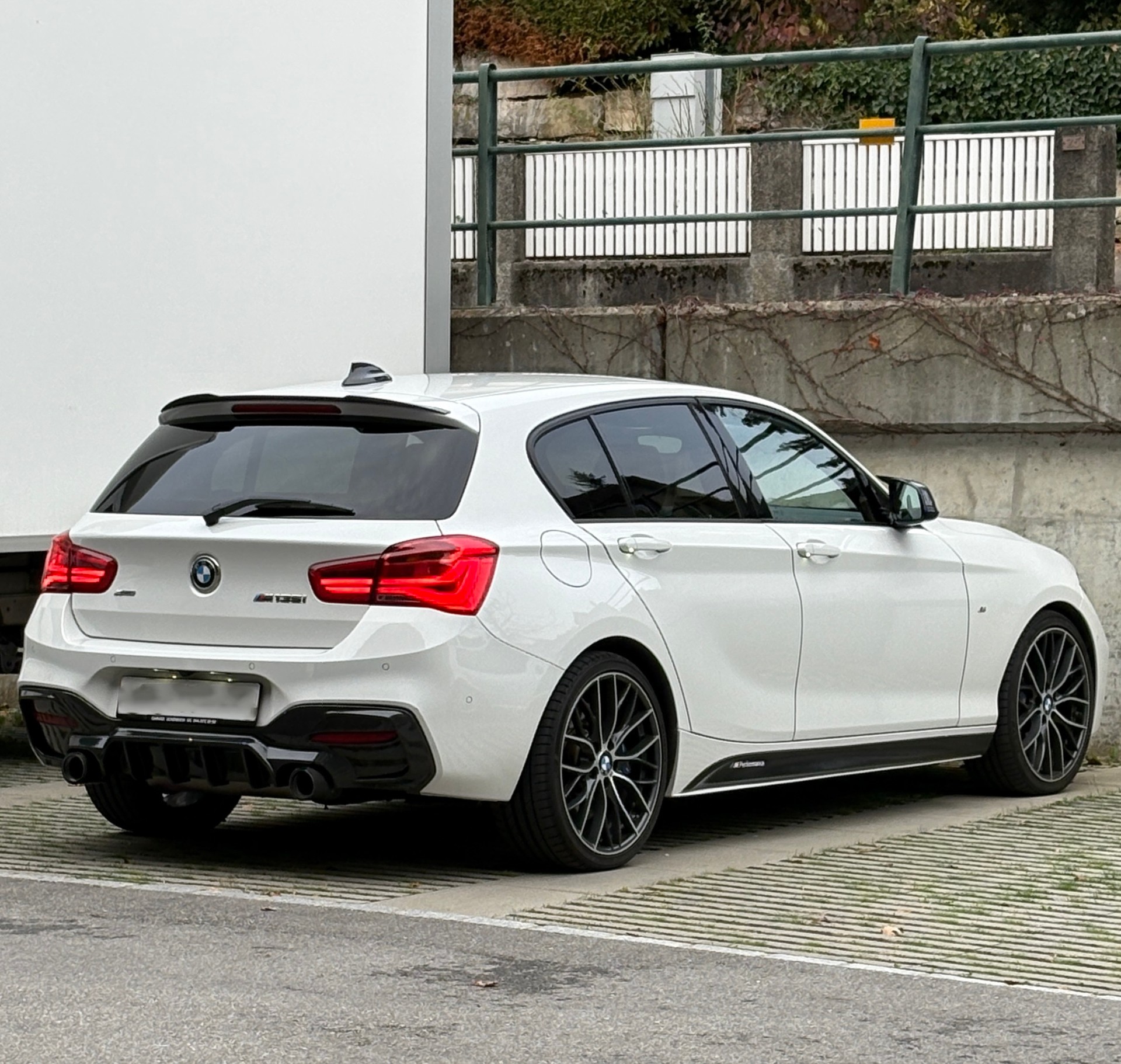 BMW M135i xDrive Steptronic-image-2