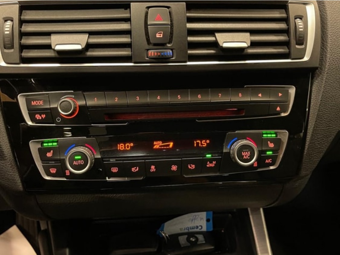 BMW M135i xDrive Steptronic-image-12