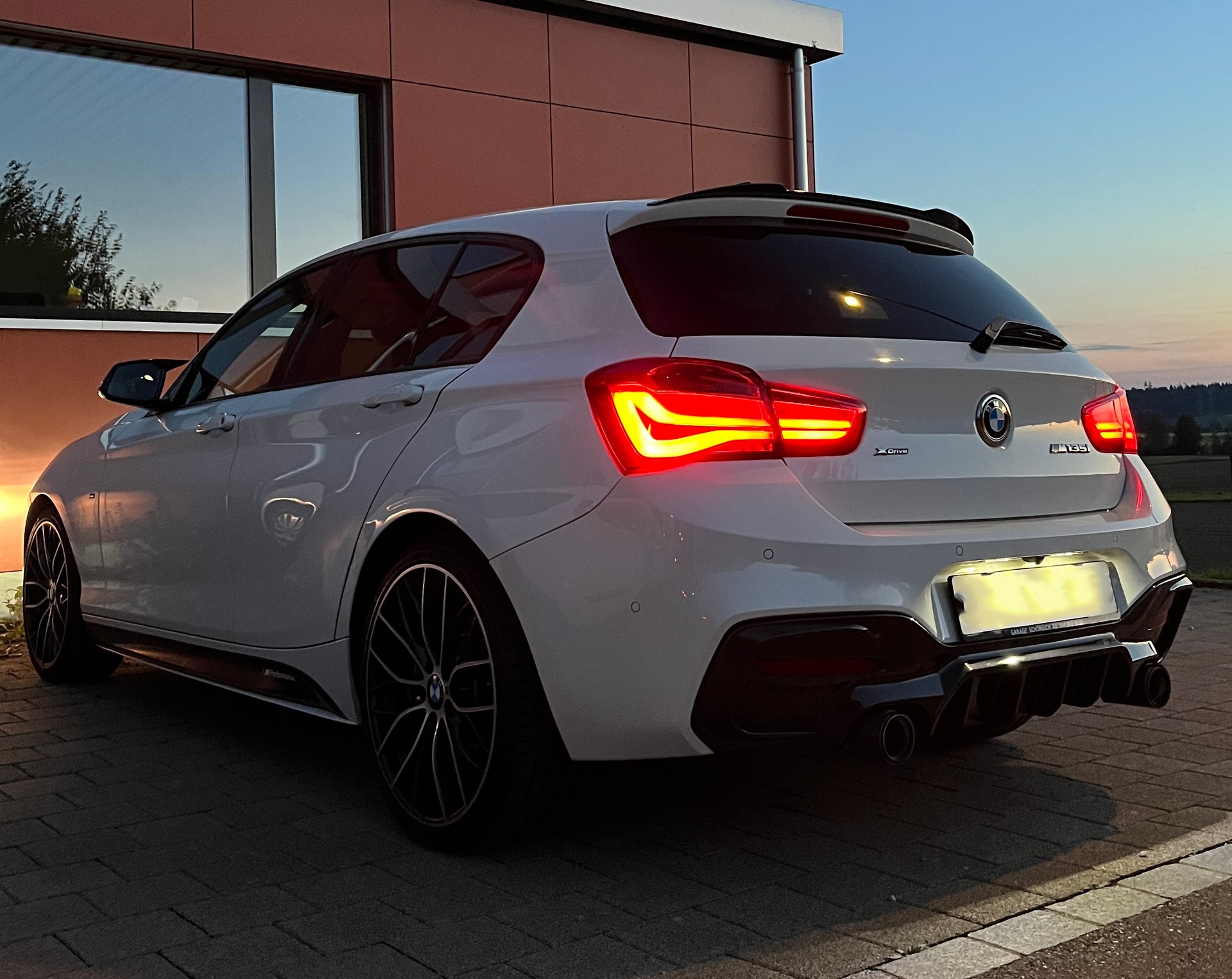 BMW M135i xDrive Steptronic-image-5