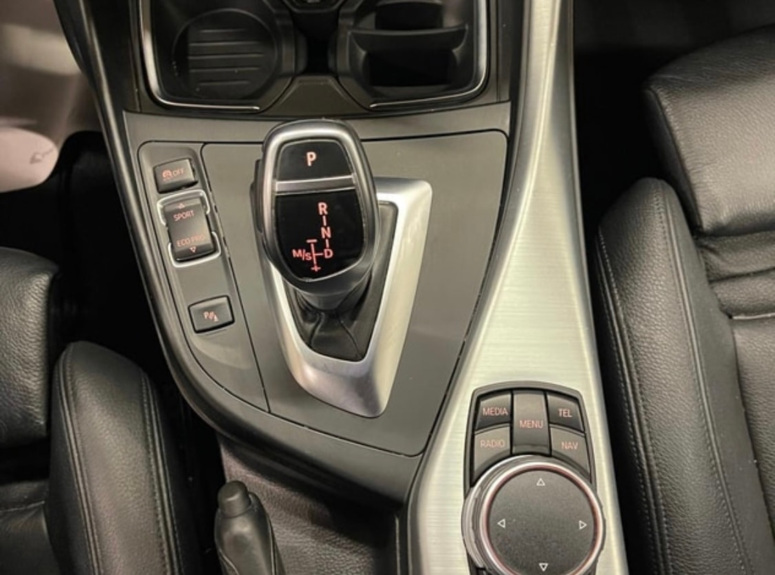 BMW M135i xDrive Steptronic-image-13
