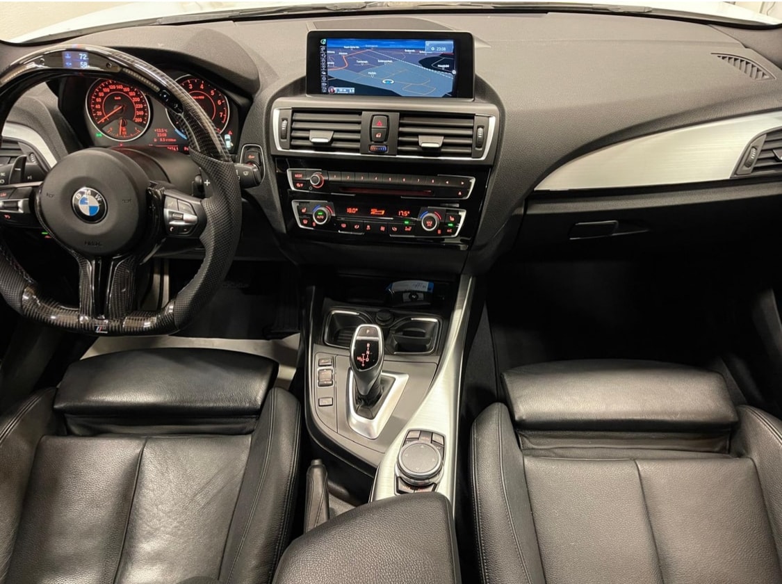 BMW M135i xDrive Steptronic-image-7