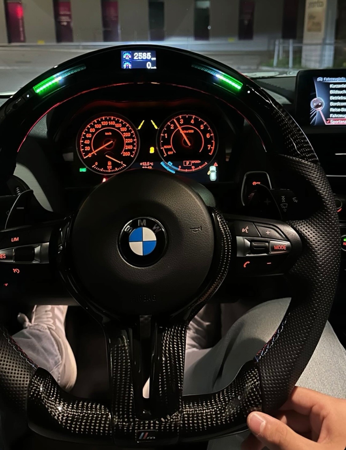 BMW M135i xDrive Steptronic-image-8