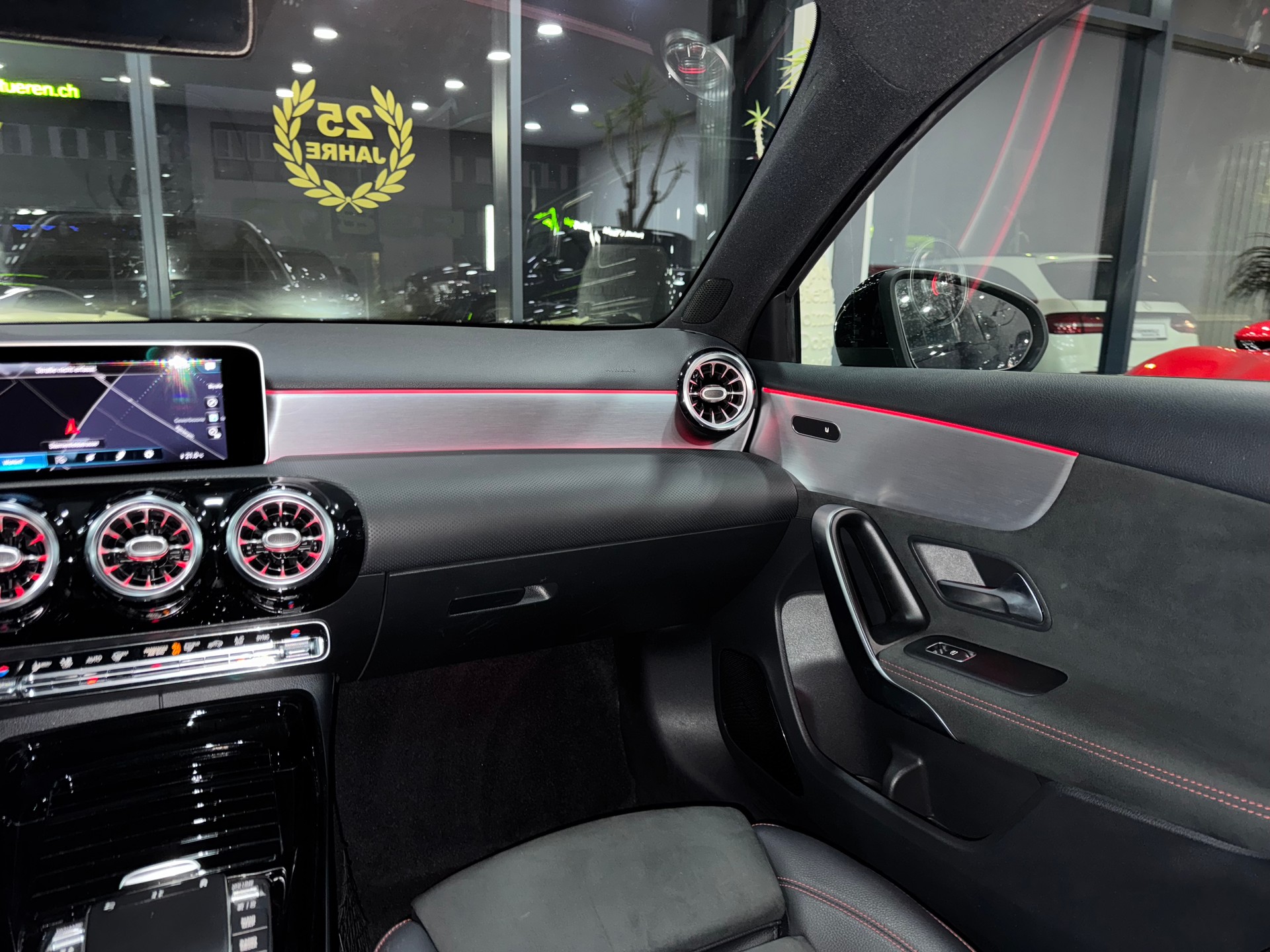 MERCEDES-BENZ A 35 AMG 4Matic Speedshift-image-9