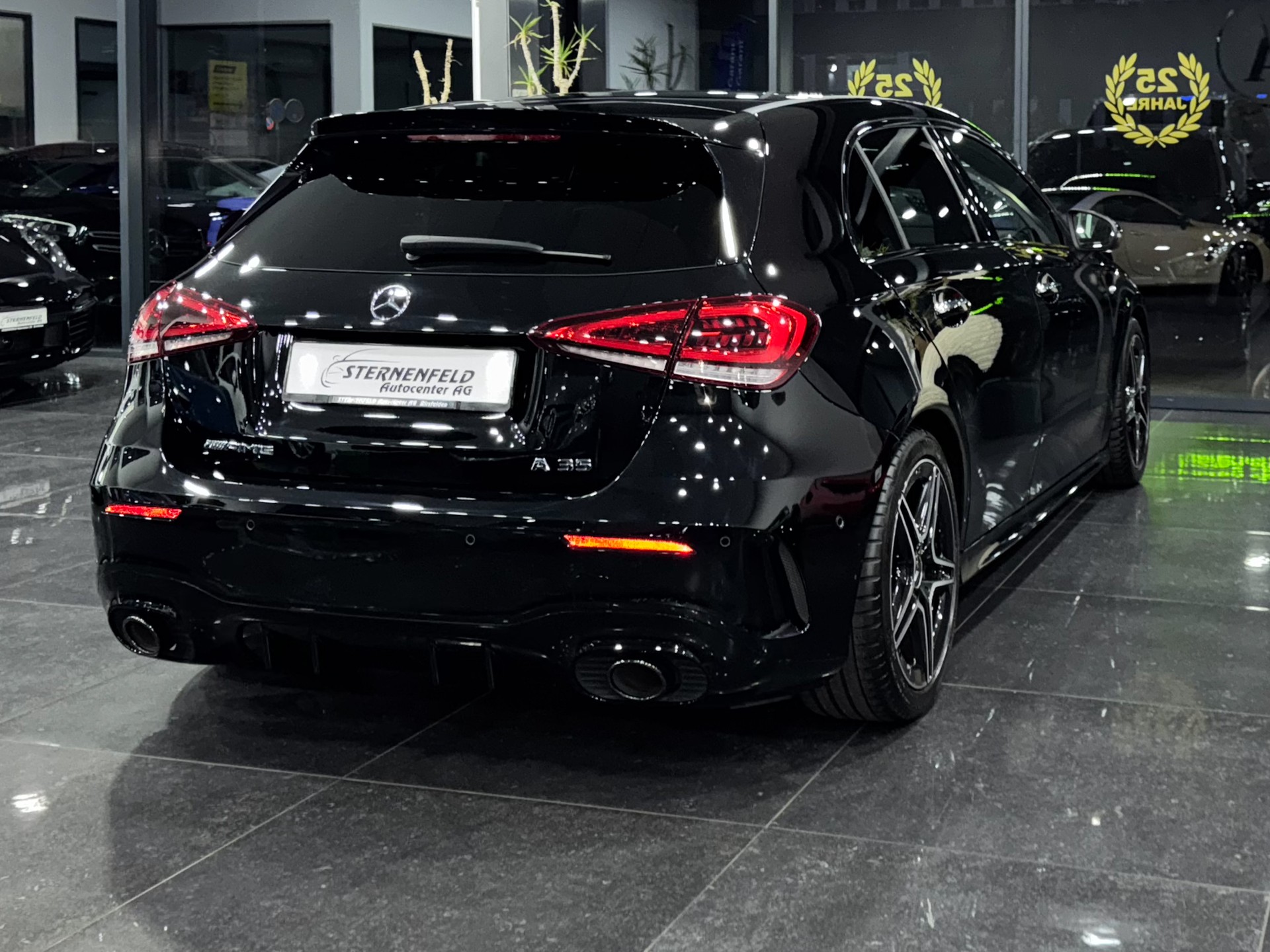 MERCEDES-BENZ A 35 AMG 4Matic Speedshift-image-3