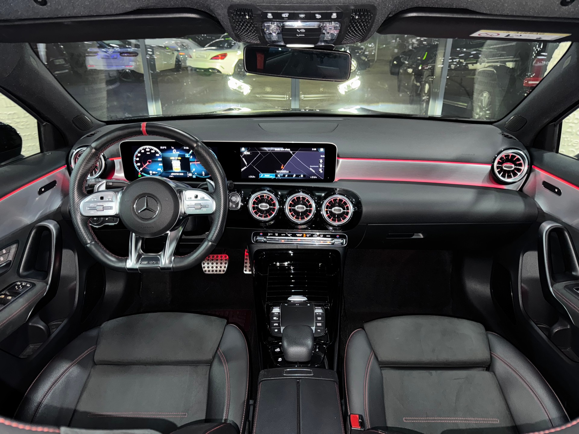 MERCEDES-BENZ A 35 AMG 4Matic Speedshift-image-7