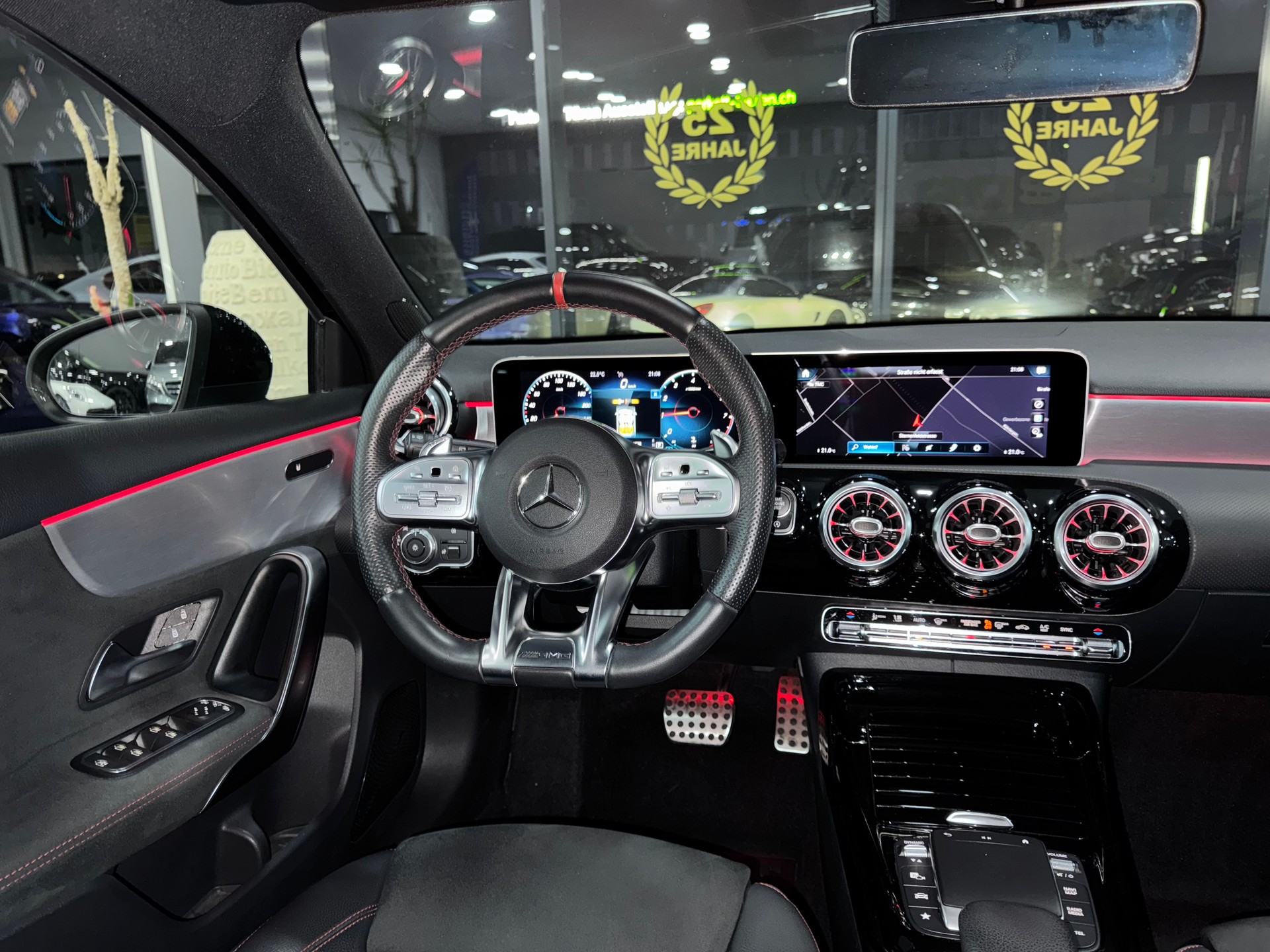 MERCEDES-BENZ A 35 AMG 4Matic Speedshift-image-8