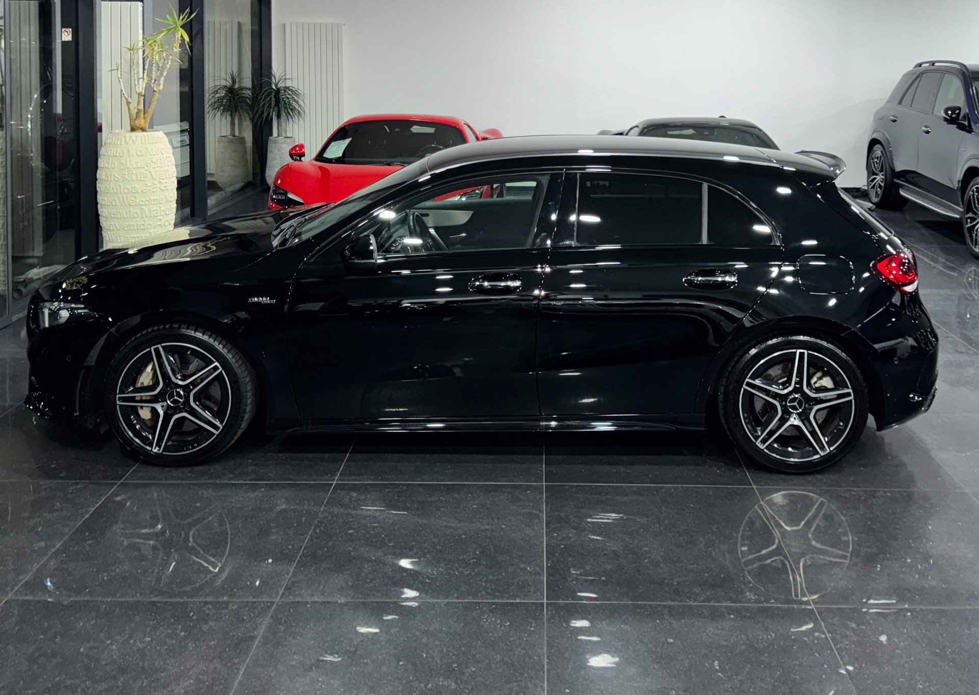 MERCEDES-BENZ A 35 AMG 4Matic Speedshift-image-6