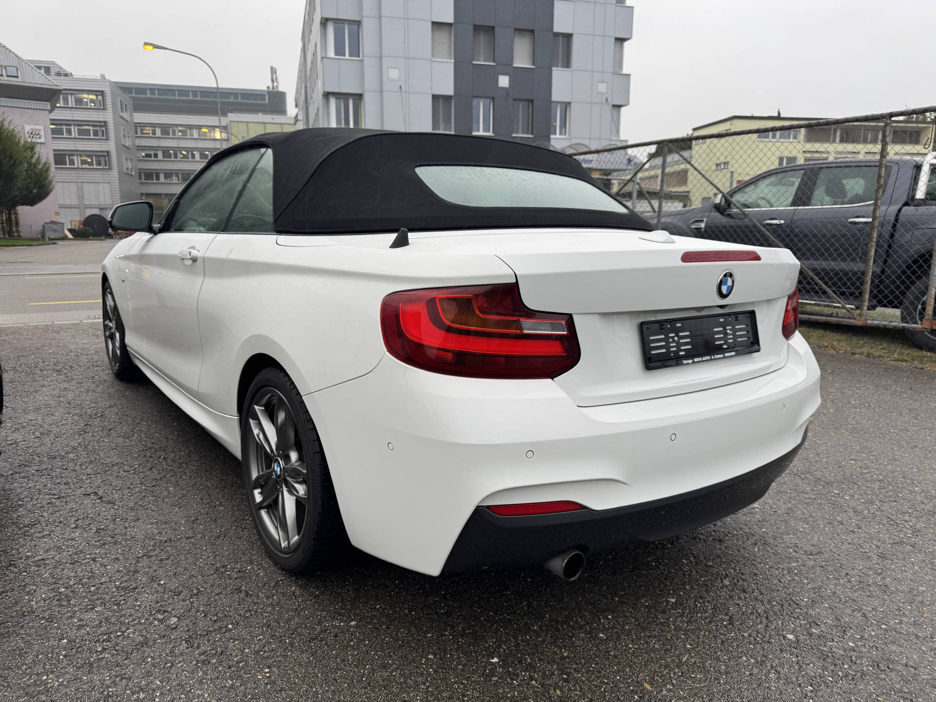 BMW 220i Cabrio M-Sport-image-5