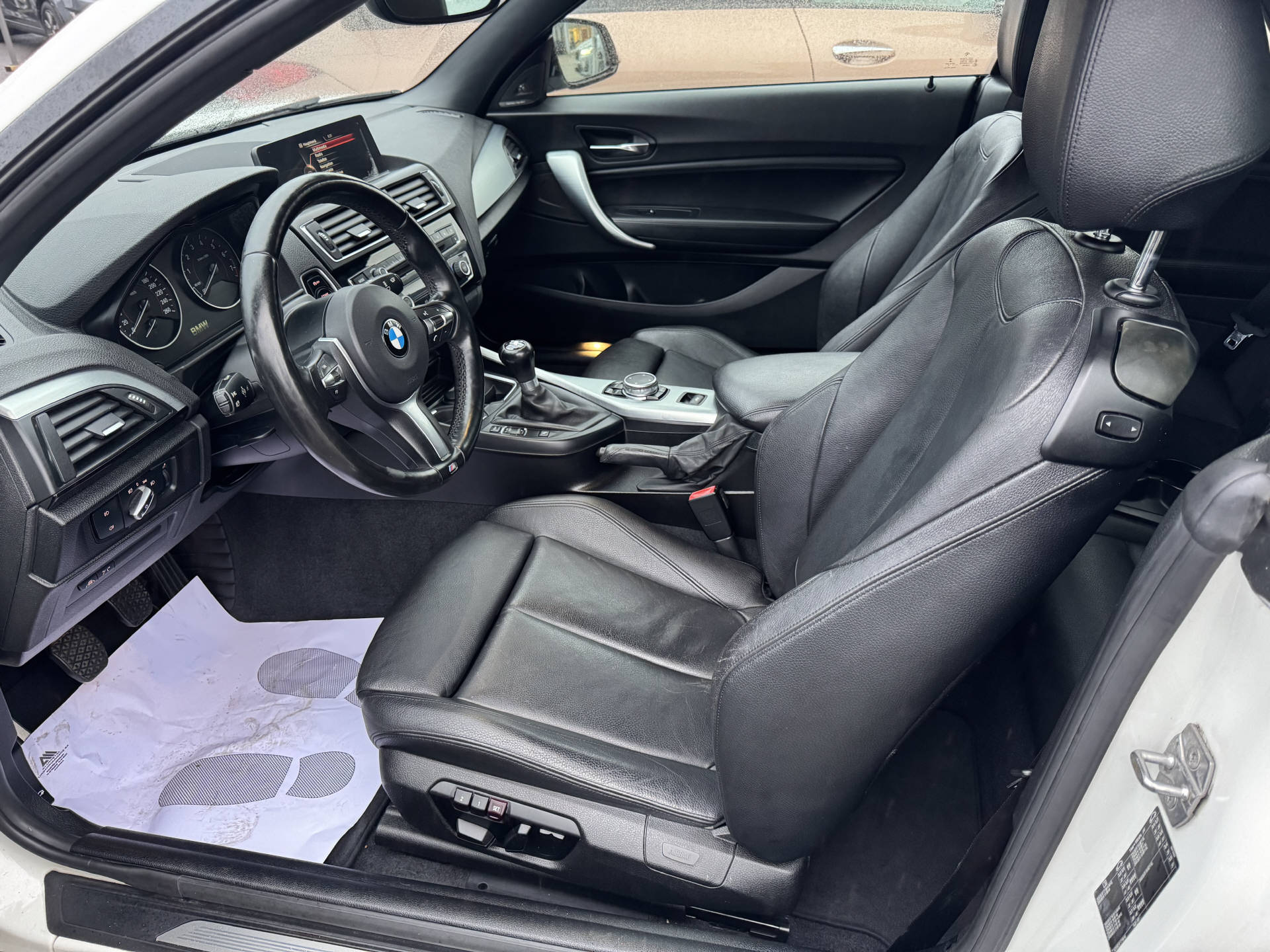 BMW 220i Cabrio M-Sport-image-7