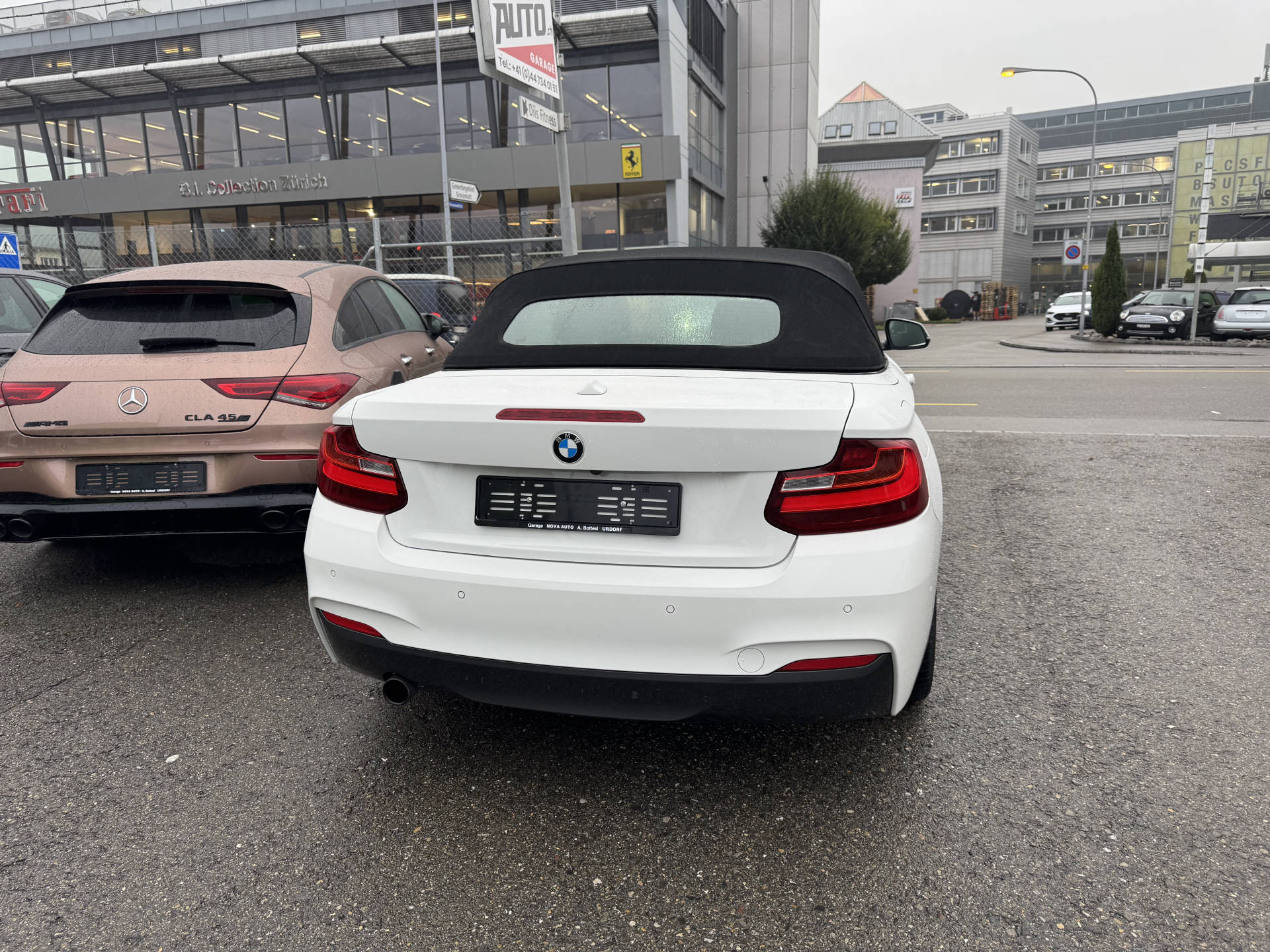 BMW 220i Cabrio M-Sport-image-4