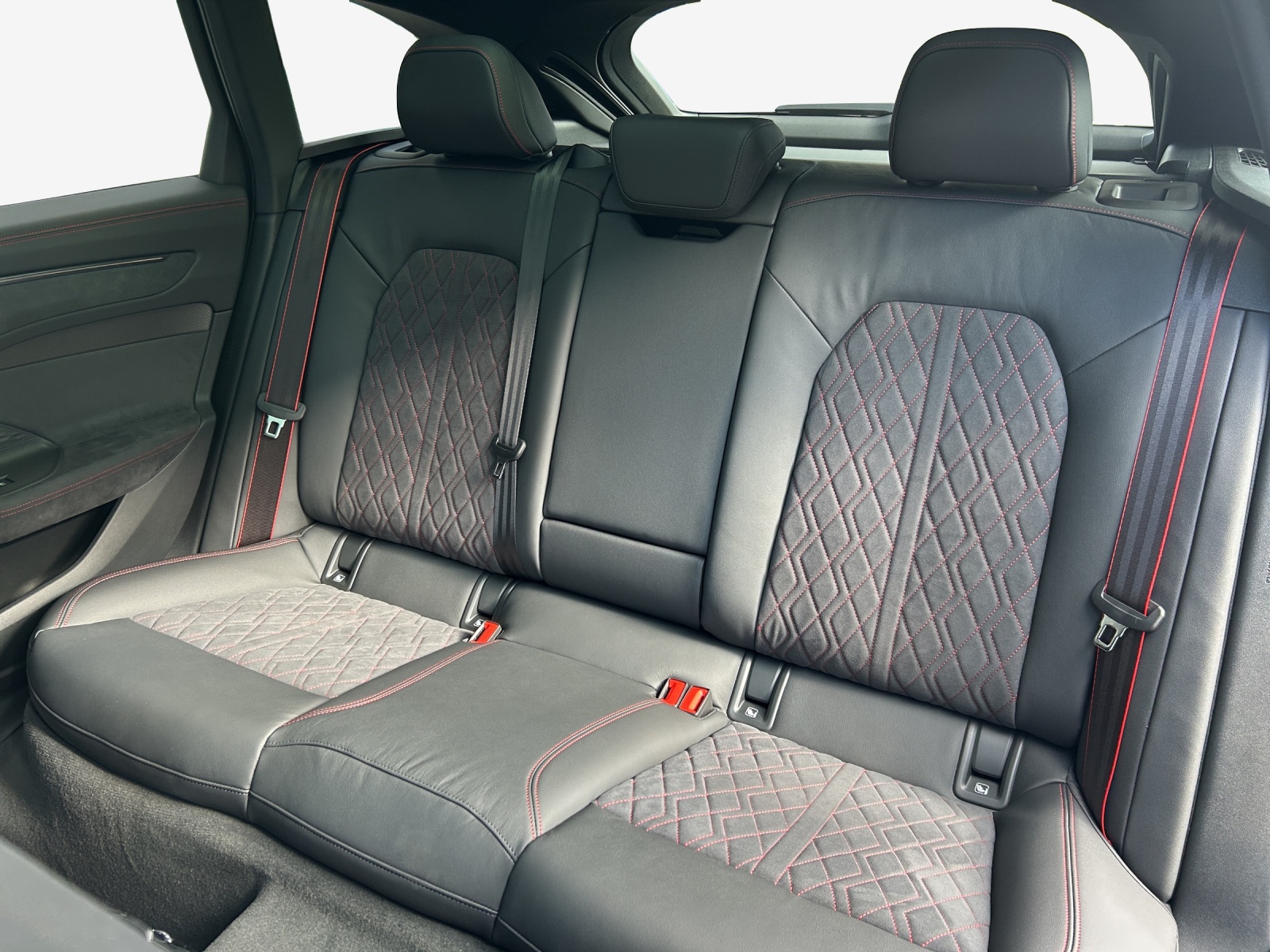 AUDI A6 Avant TFSI quattro 270 kW S tronic-image-11