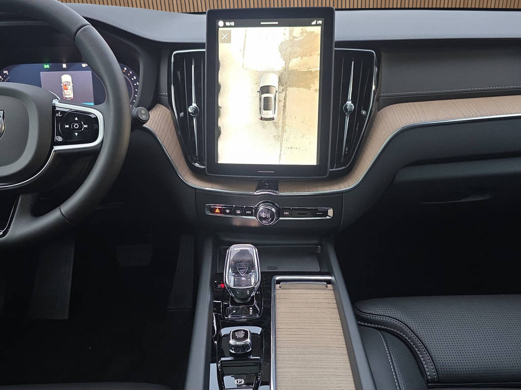 VOLVO XC60 2.0 T6 TE Ultra Dark eAWD-image-16