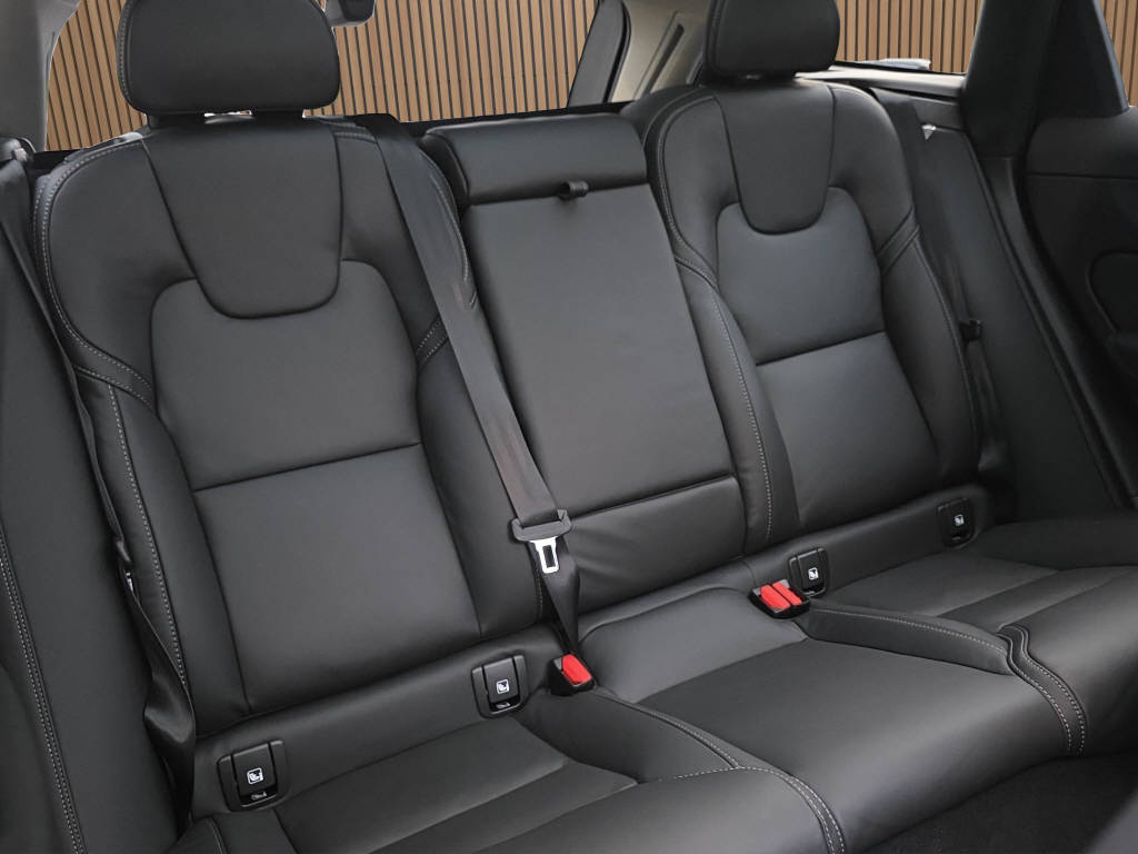 VOLVO XC60 2.0 T6 TE Ultra Dark eAWD-image-15