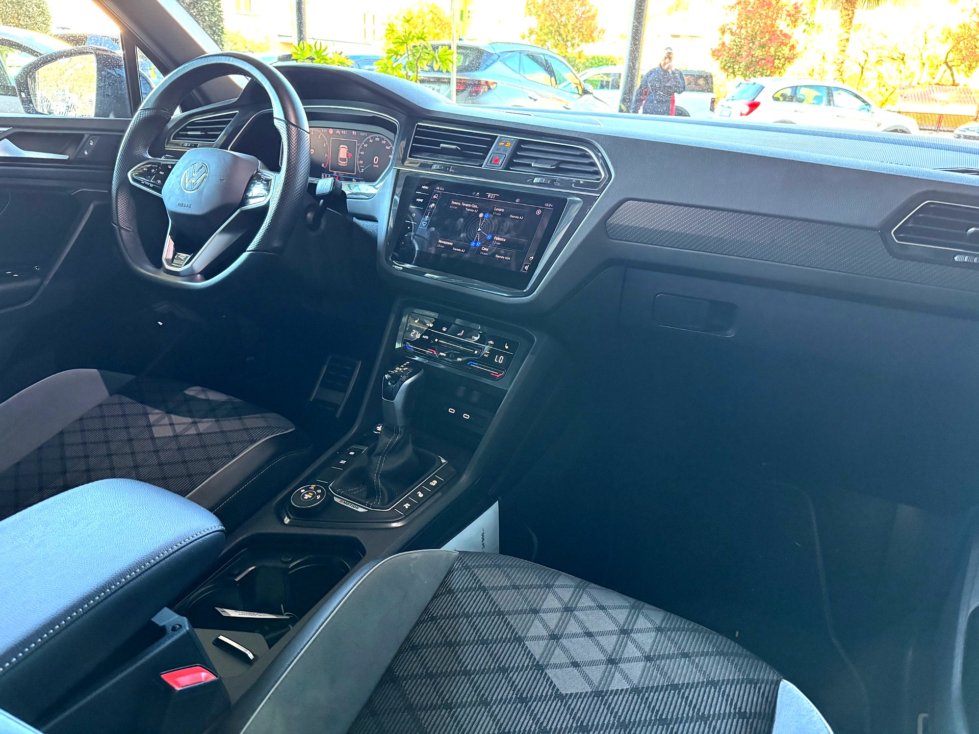 VW Tiguan 2.0TSI R-Line 4Motion DSG-image-8