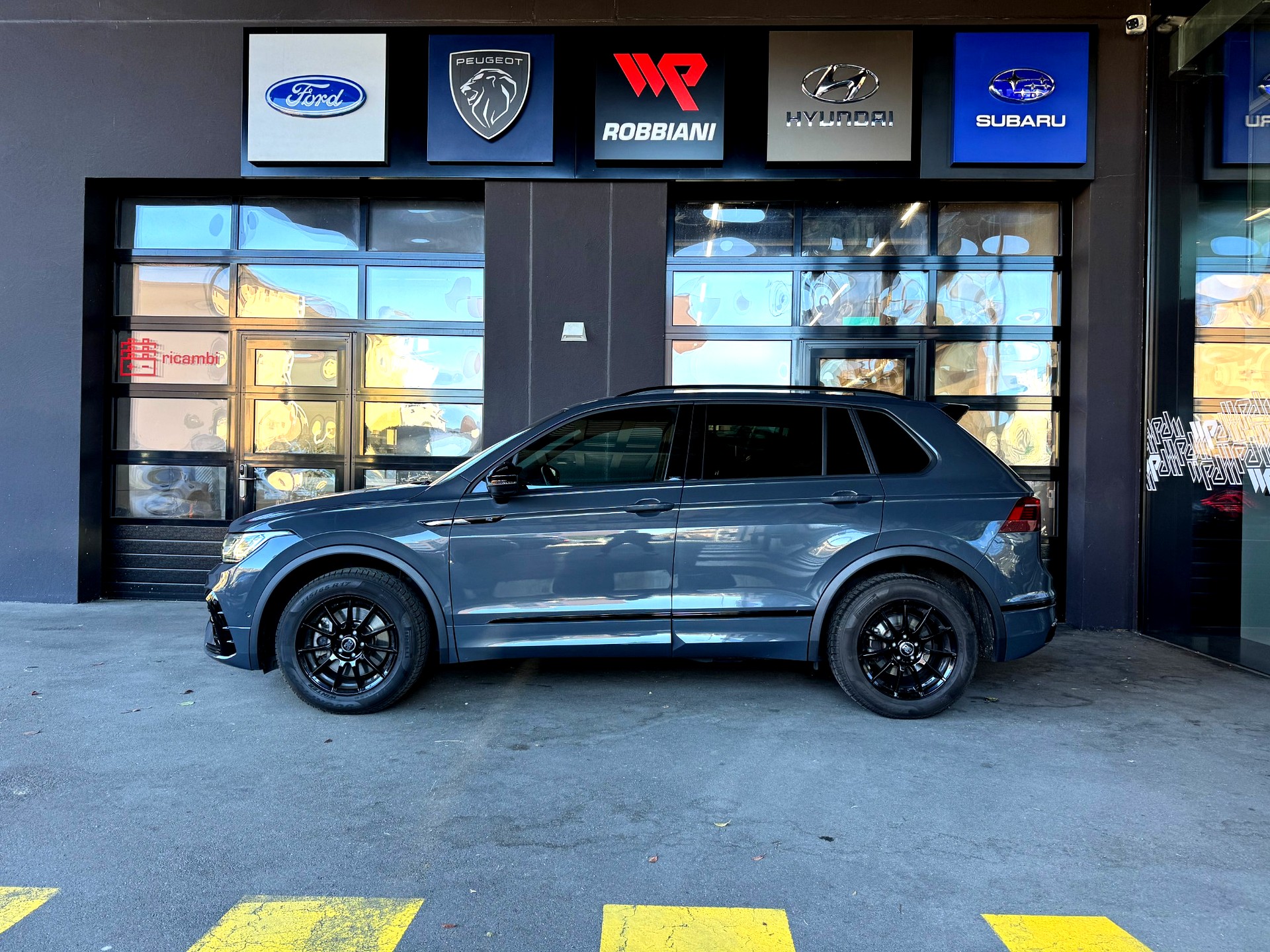 VW Tiguan 2.0TSI R-Line 4Motion DSG-image-1
