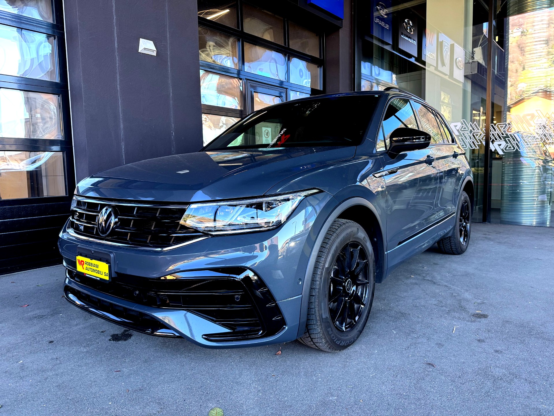 VW Tiguan 2.0TSI R-Line 4Motion DSG-image-3