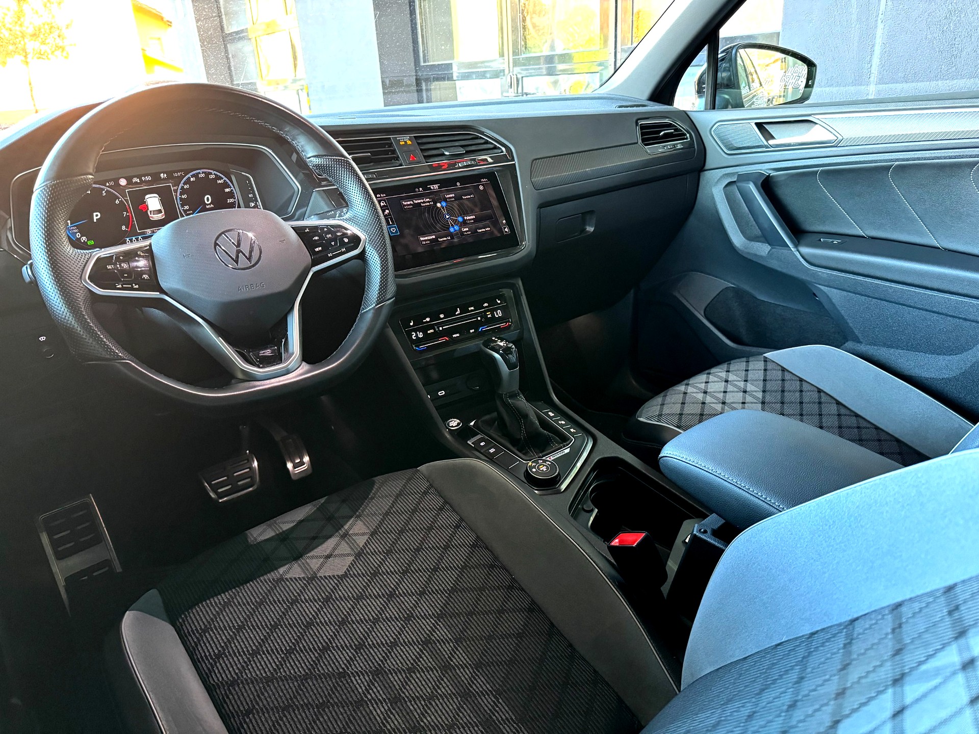 VW Tiguan 2.0TSI R-Line 4Motion DSG-image-9