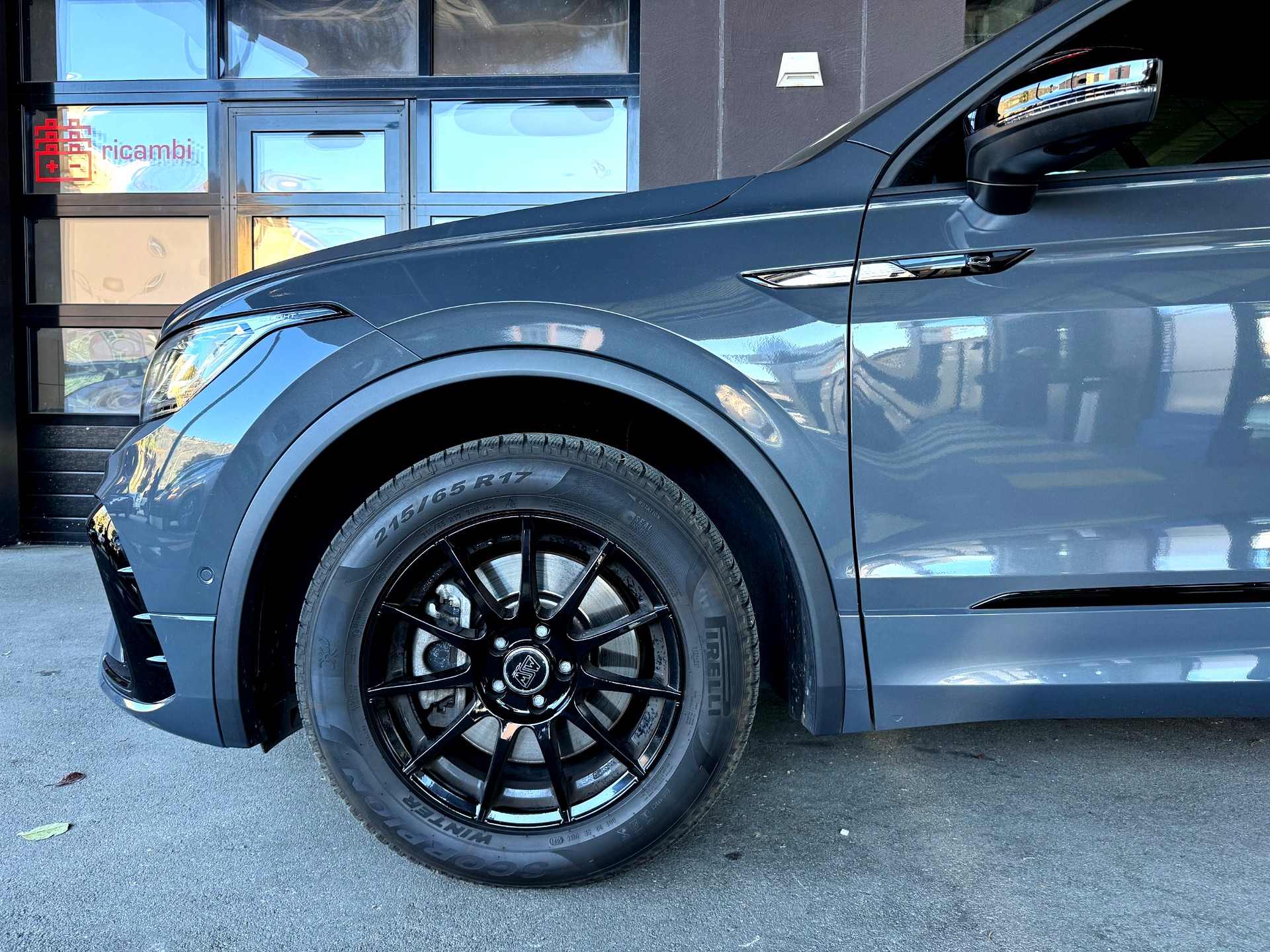 VW Tiguan 2.0TSI R-Line 4Motion DSG-image-4