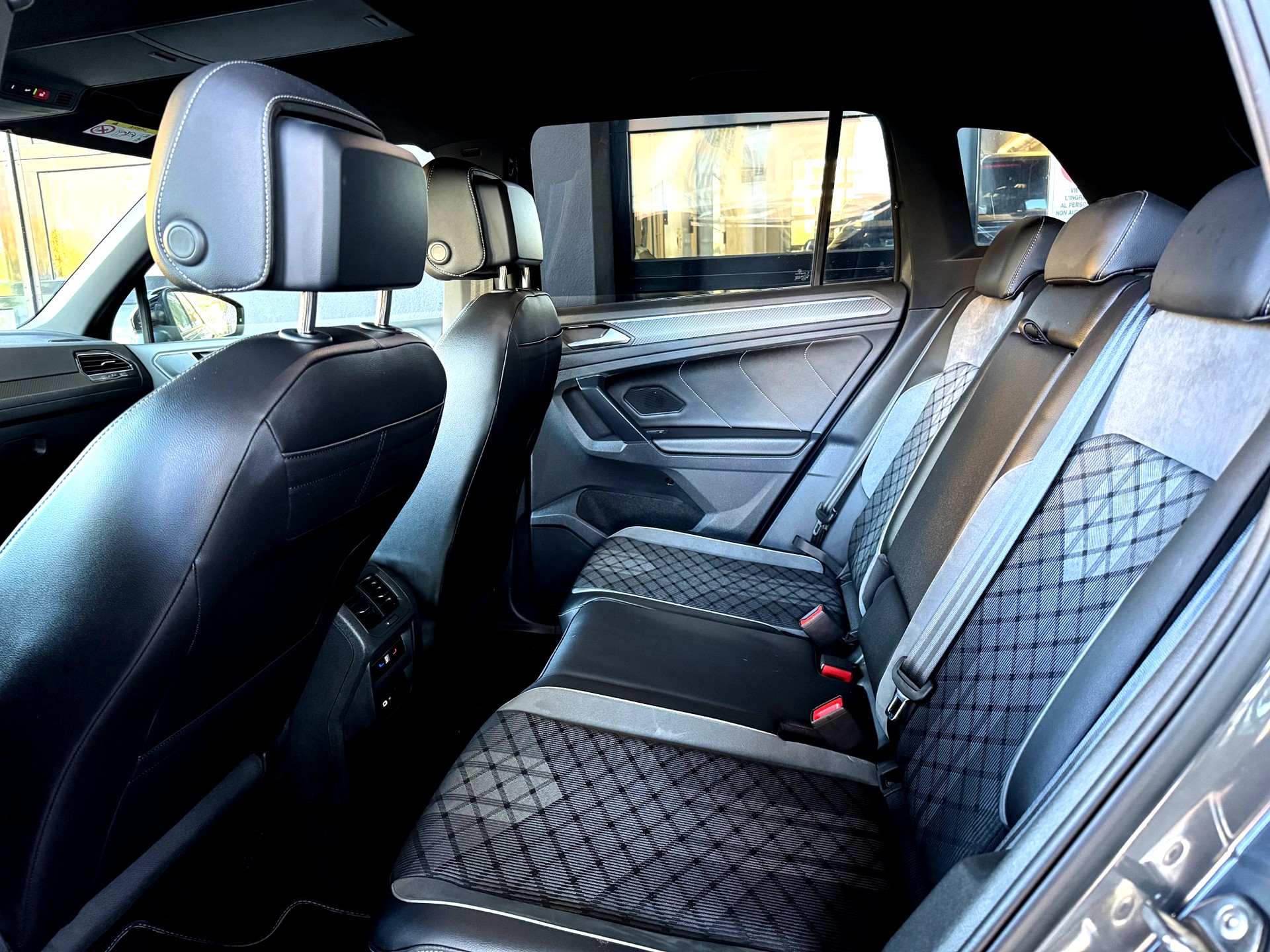 VW Tiguan 2.0TSI R-Line 4Motion DSG-image-11