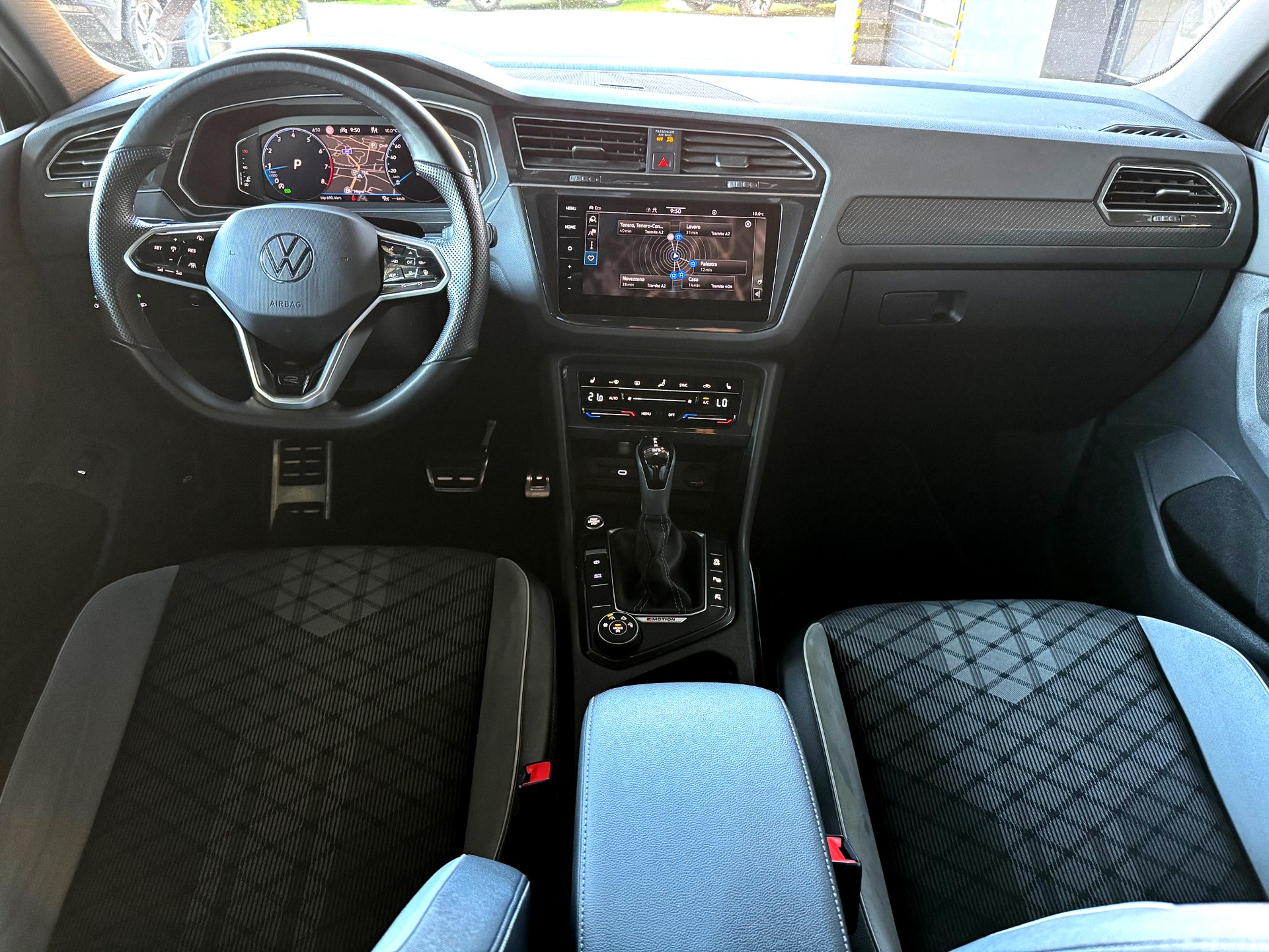 VW Tiguan 2.0TSI R-Line 4Motion DSG-image-5