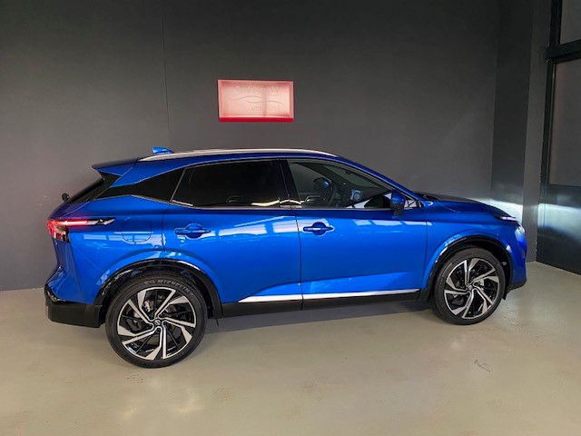 NISSAN Qashqai 1.3 DIG-T Tekna+ 4x4-image-3