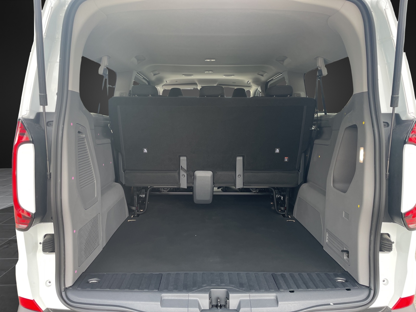 VW Caravelle 2.0 TDI Style LWB 4 Motion Aut 8-image-12