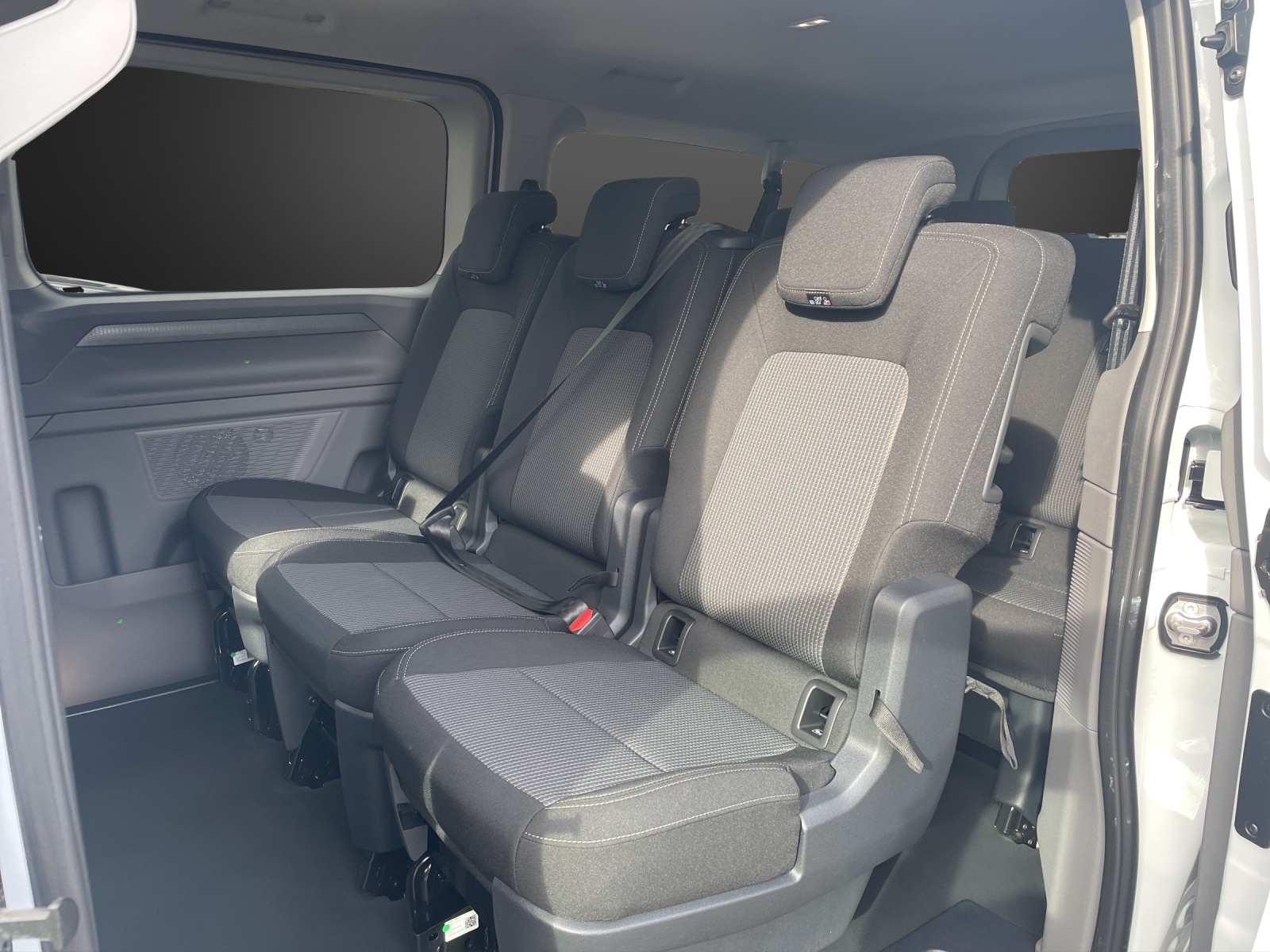 VW Caravelle 2.0 TDI Style LWB 4 Motion Aut 8-image-8