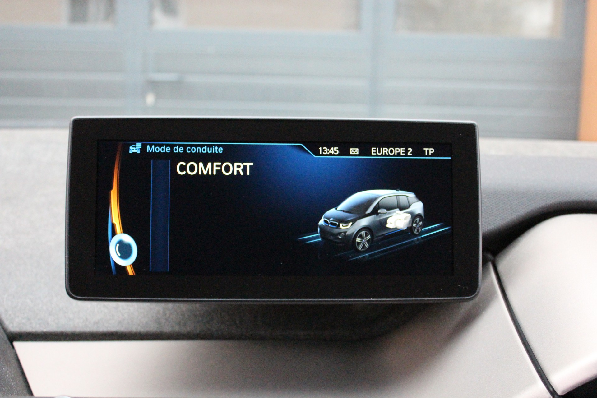 BMW i3 (60Ah) Range Extender - "Véhicule CH * 8 Roues * Harman&Kardon * Essence/Electrique * Expertisé du jour"-image-11