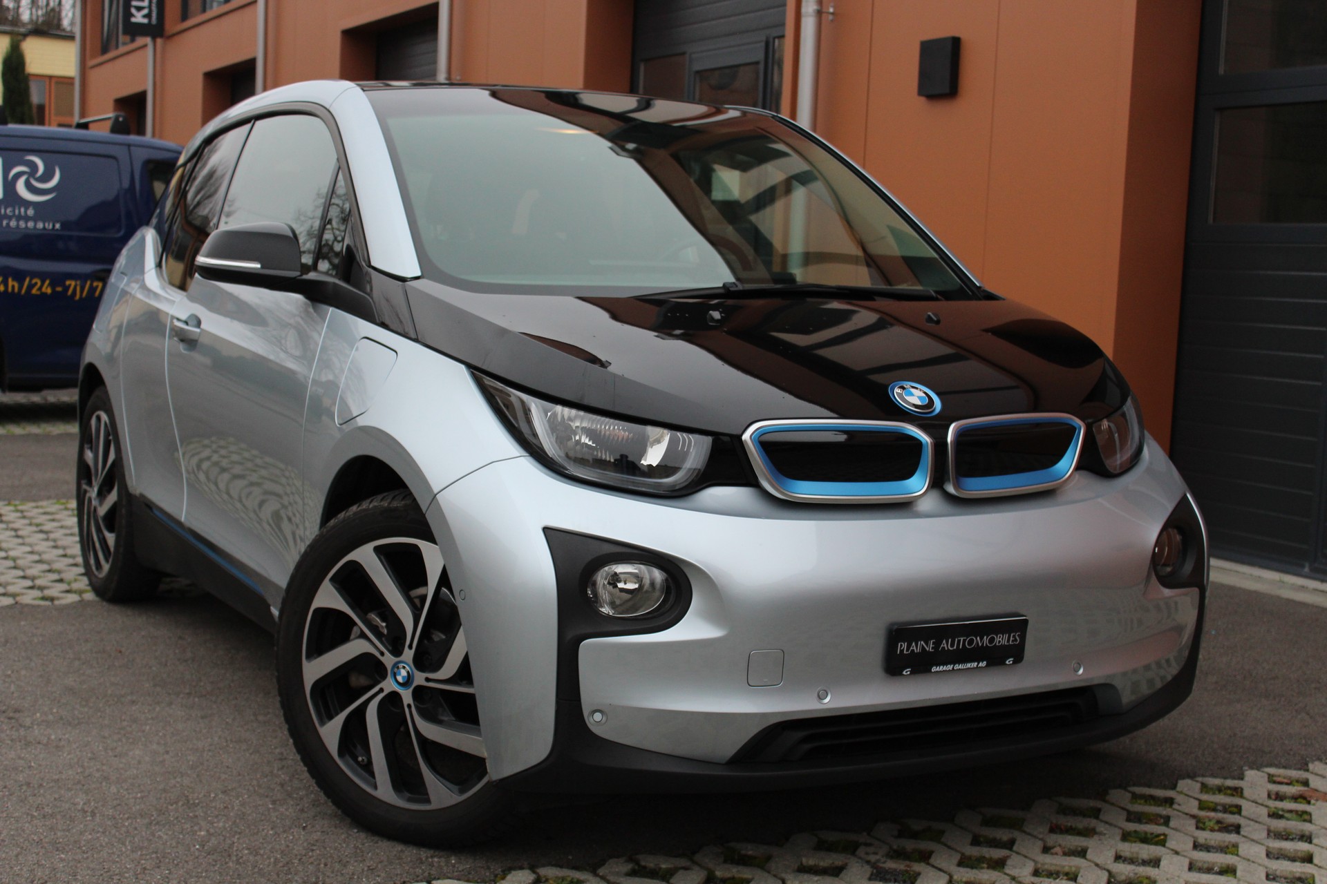 BMW i3 (60Ah) Range Extender - "Véhicule CH * 8 Roues * Harman&Kardon * Essence/Electrique * Expertisé du jour"-image-2