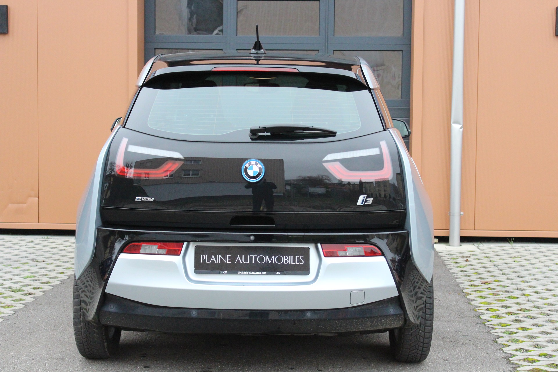 BMW i3 (60Ah) Range Extender - "Véhicule CH * 8 Roues * Harman&Kardon * Essence/Electrique * Expertisé du jour"-image-6
