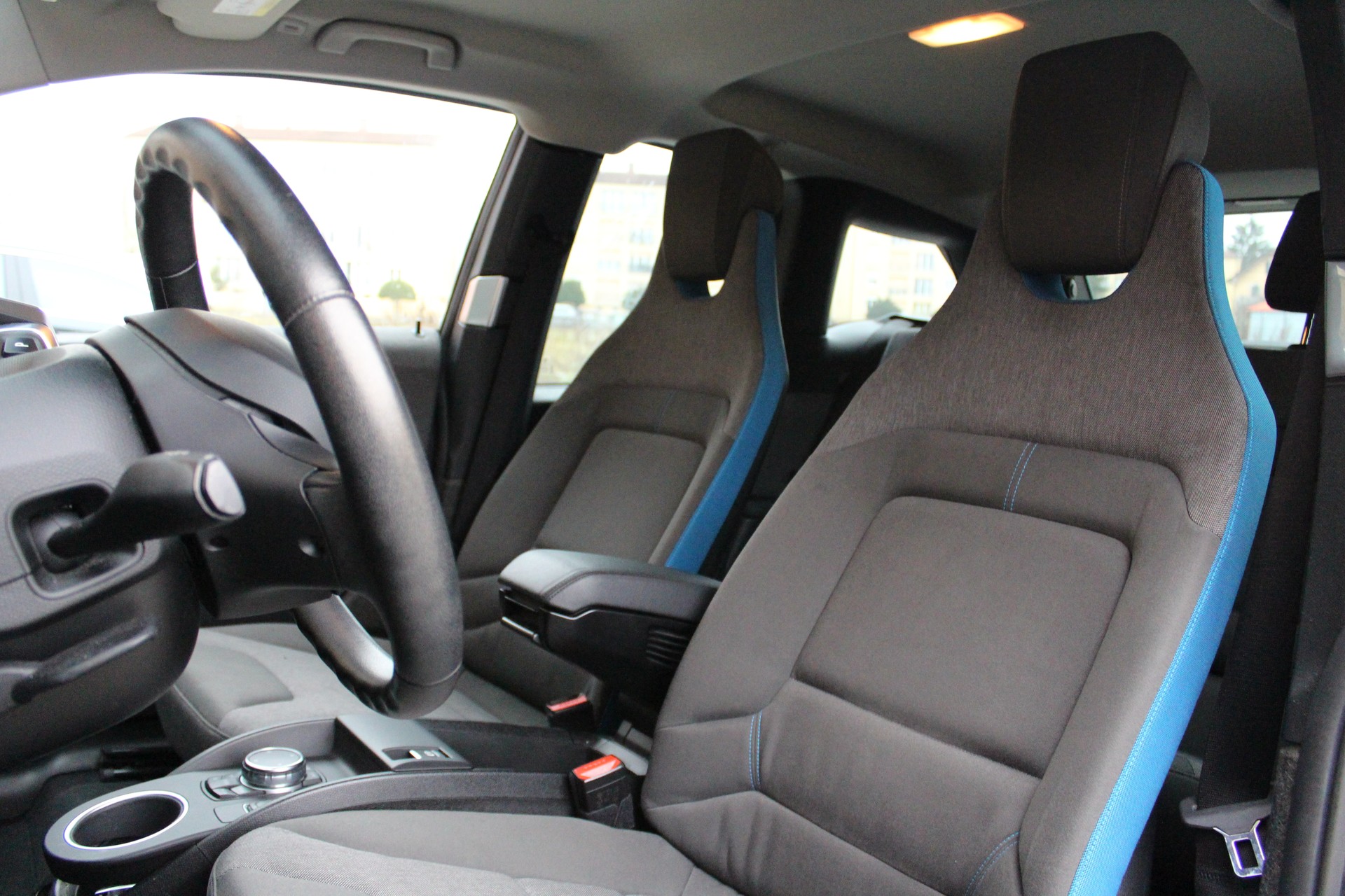 BMW i3 (60Ah) Range Extender - "Véhicule CH * 8 Roues * Harman&Kardon * Essence/Electrique * Expertisé du jour"-image-13