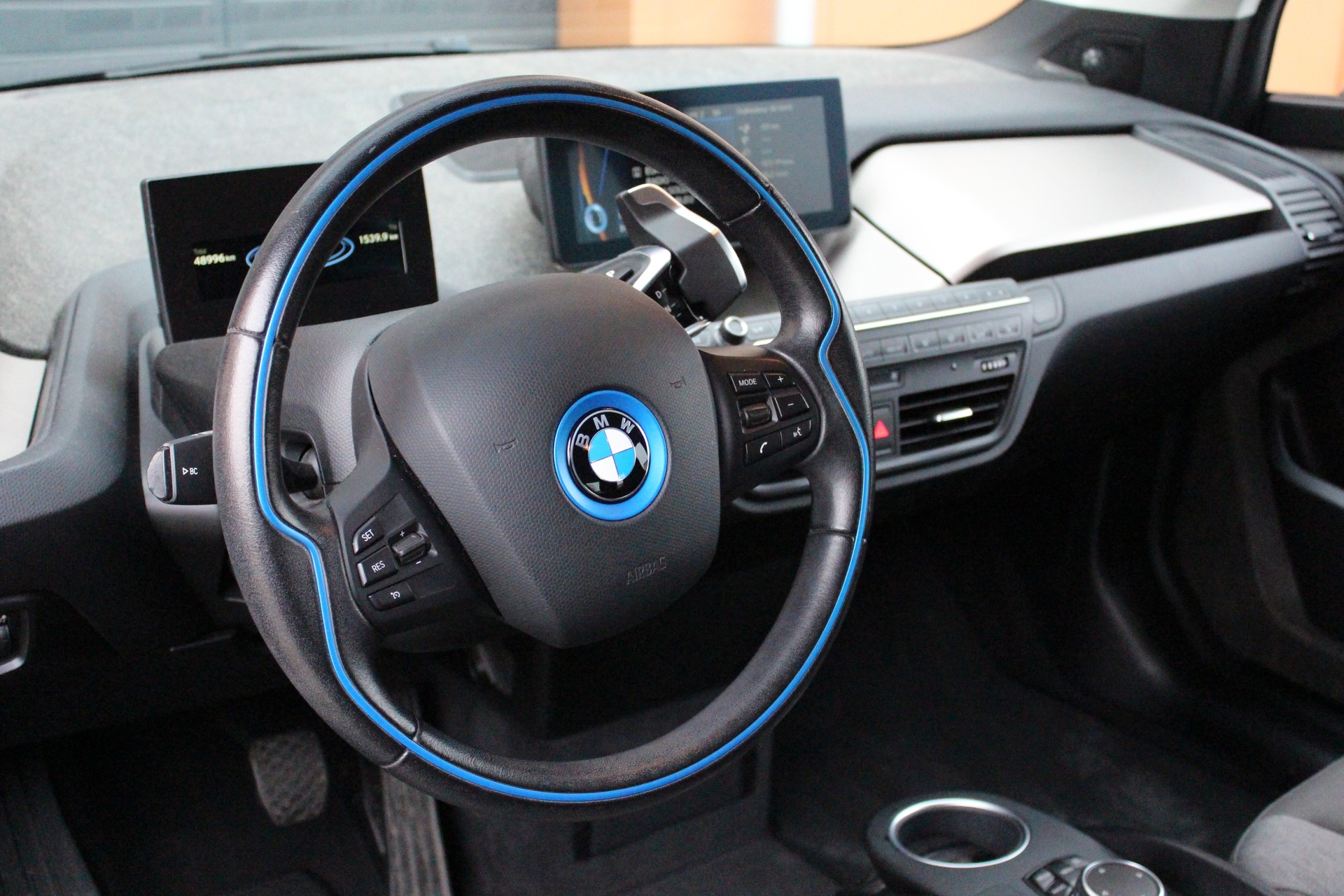 BMW i3 (60Ah) Range Extender - "Véhicule CH * 8 Roues * Harman&Kardon * Essence/Electrique * Expertisé du jour"-image-7