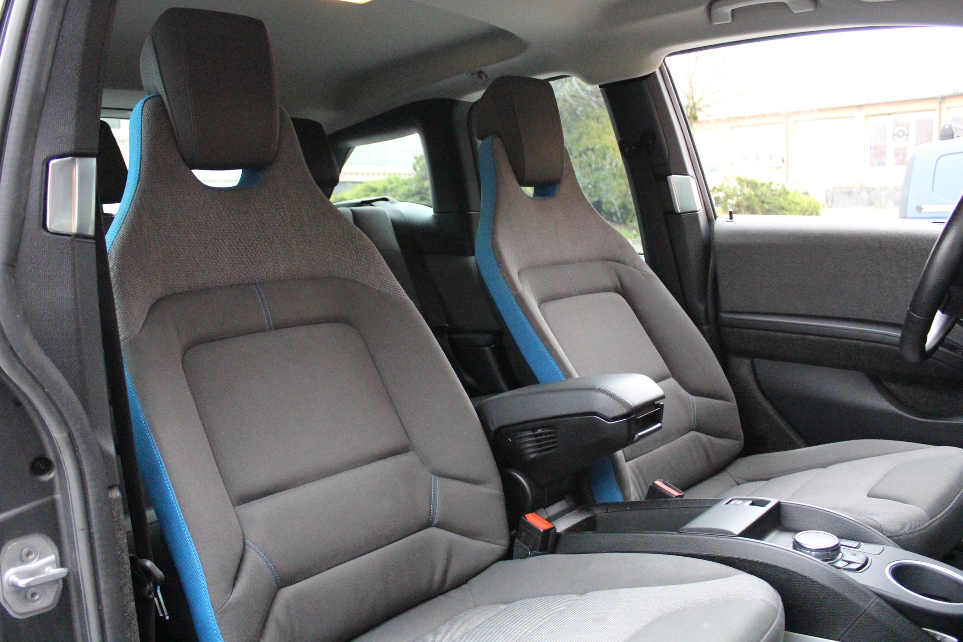 BMW i3 (60Ah) Range Extender - "Véhicule CH * 8 Roues * Harman&Kardon * Essence/Electrique * Expertisé du jour"-image-14