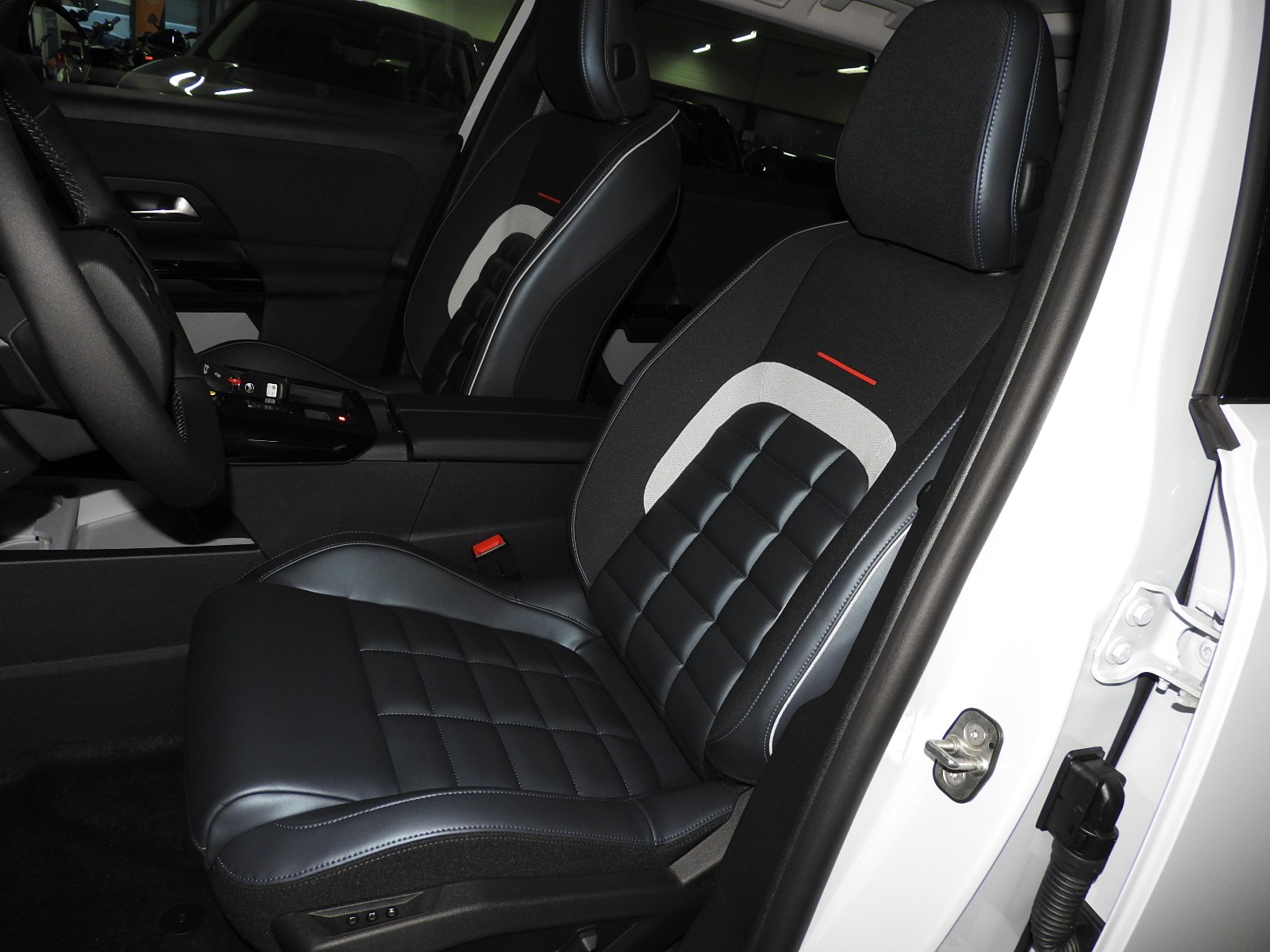 CITROEN C5 Aircross 1.2 MHEV MAX-image-9