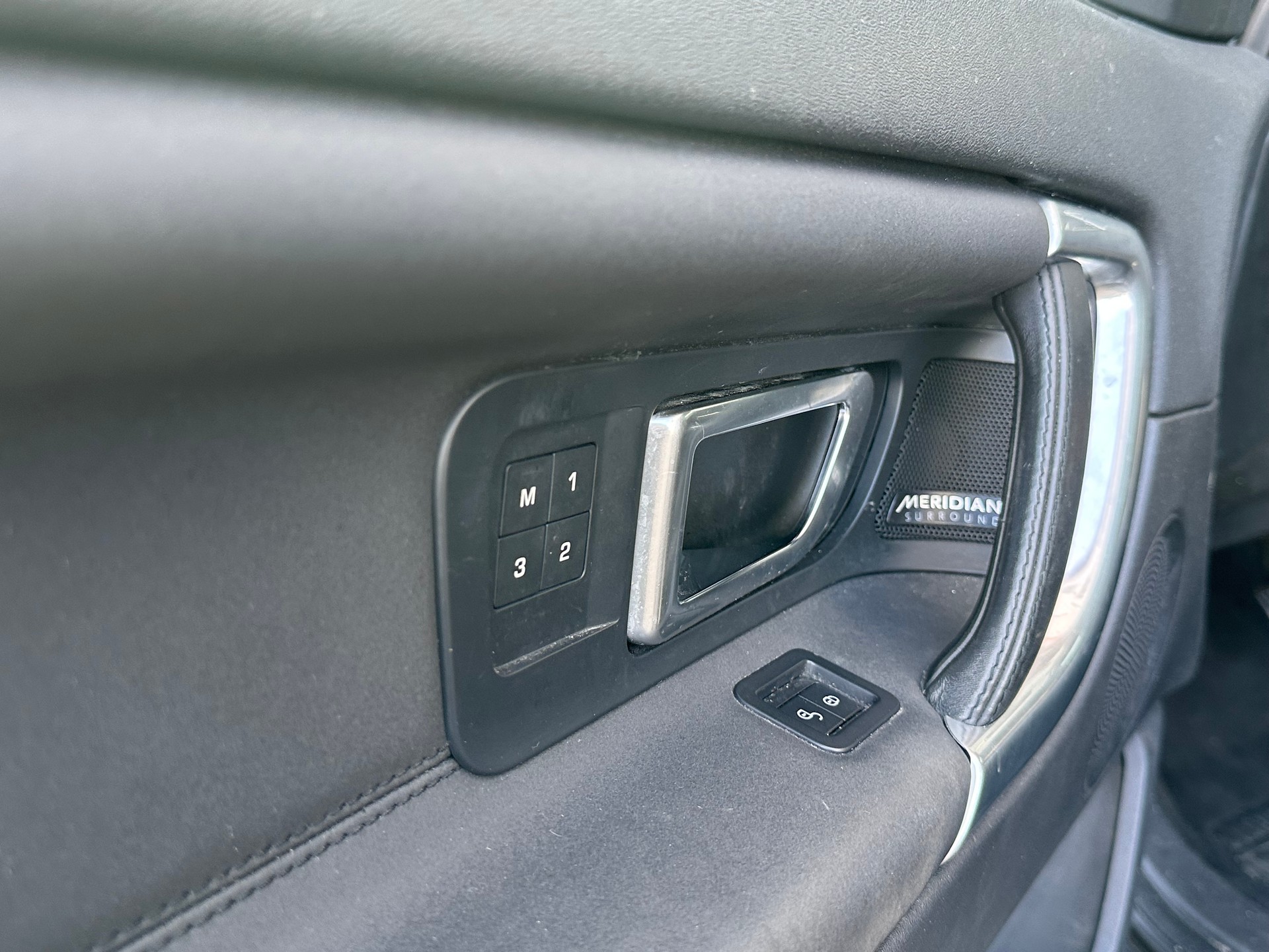 LAND ROVER Discovery Sport 2.0 SD4 SE AT9-image-13