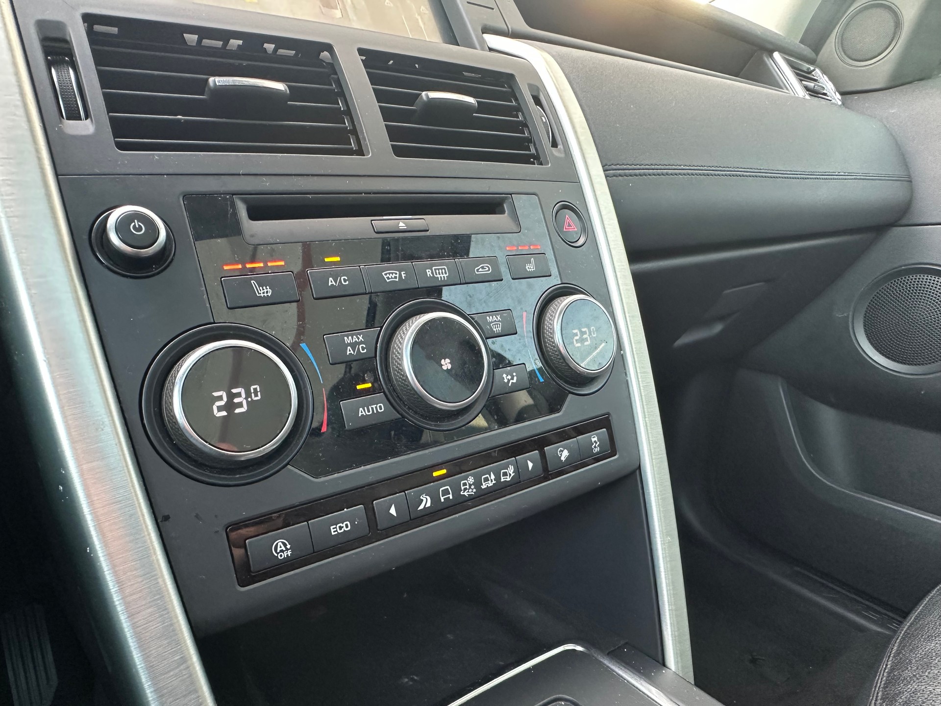 LAND ROVER Discovery Sport 2.0 SD4 SE AT9-image-9