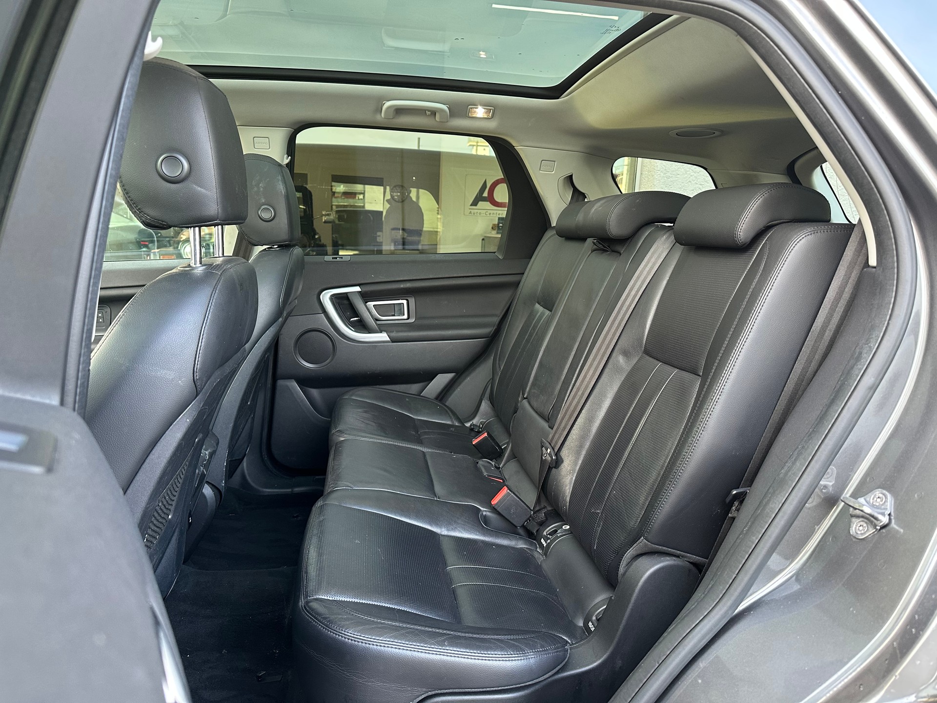 LAND ROVER Discovery Sport 2.0 SD4 SE AT9-image-5