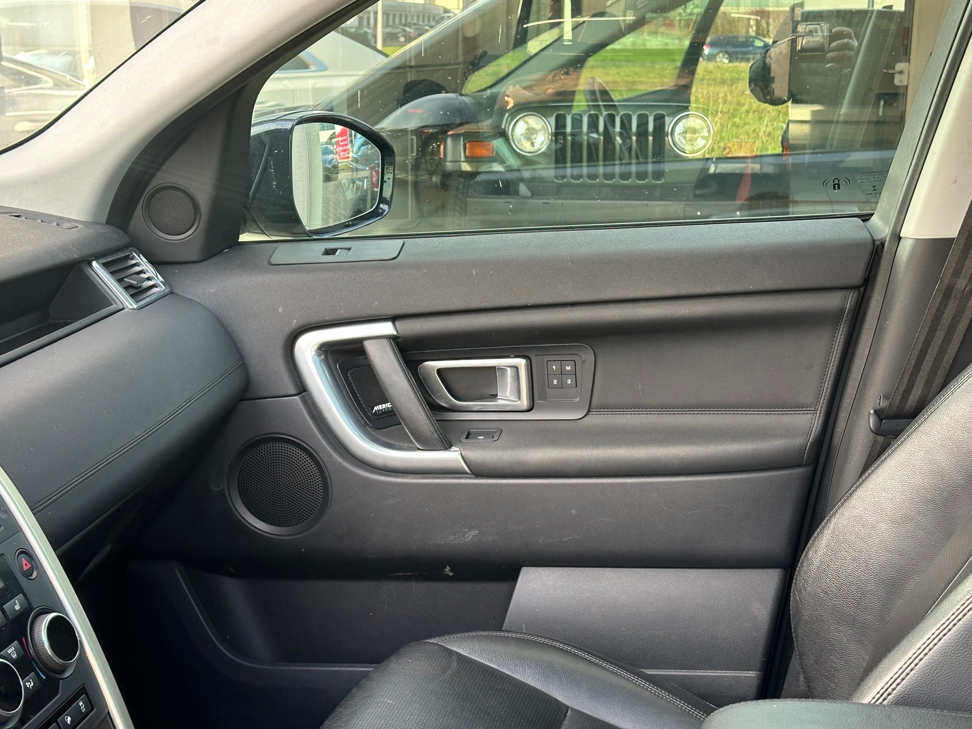 LAND ROVER Discovery Sport 2.0 SD4 SE AT9-image-12