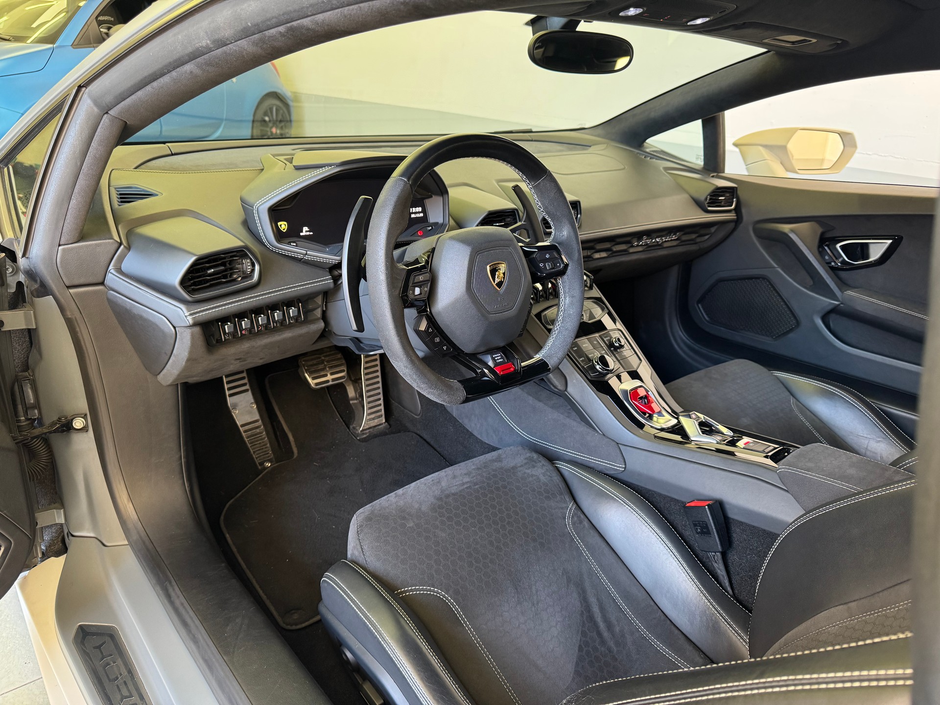 LAMBORGHINI Huracan LP610-4 Limited edition Avio 1 of 250 Coupé DCT ## Auto CH🇨🇭-image-8