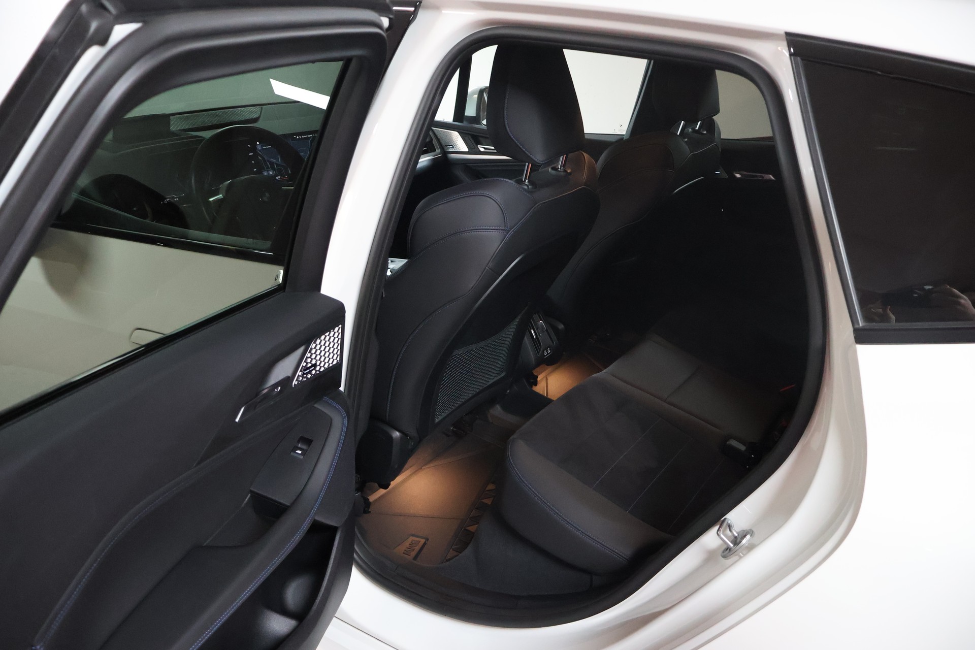 BMW 230e xDrive Active Tourer M Sport-image-16