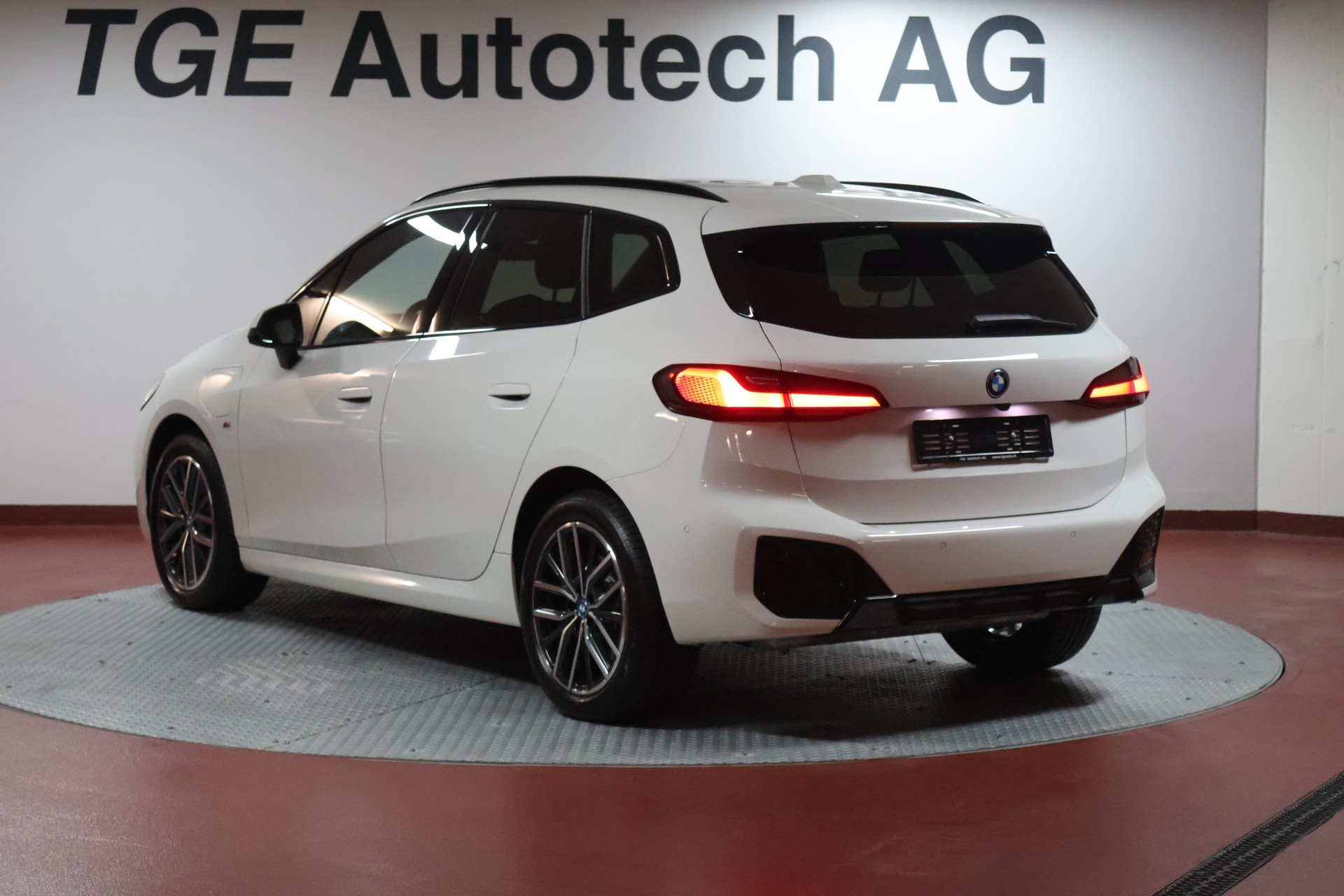 BMW 230e xDrive Active Tourer M Sport-image-18