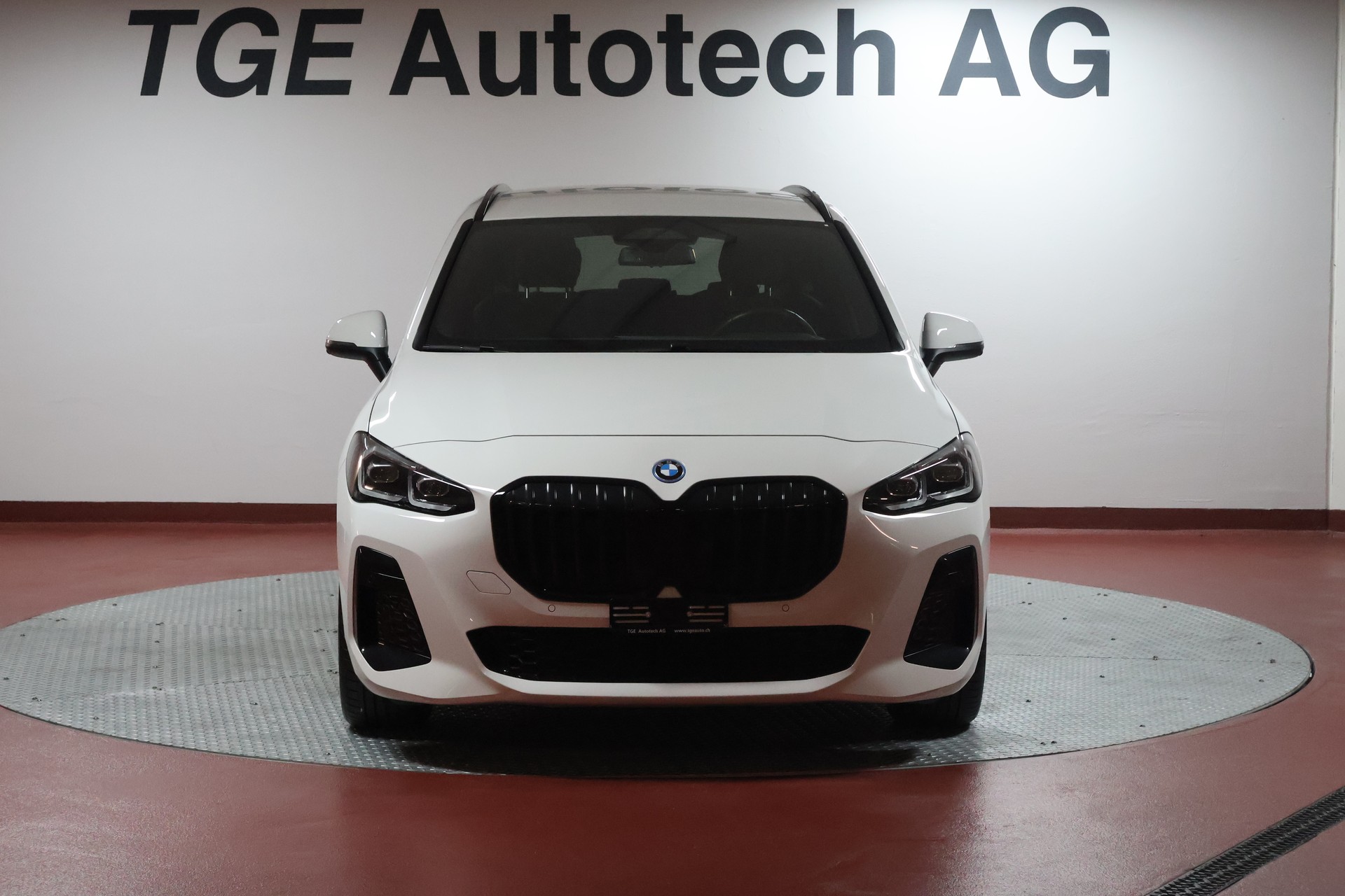 BMW 230e xDrive Active Tourer M Sport-image-1