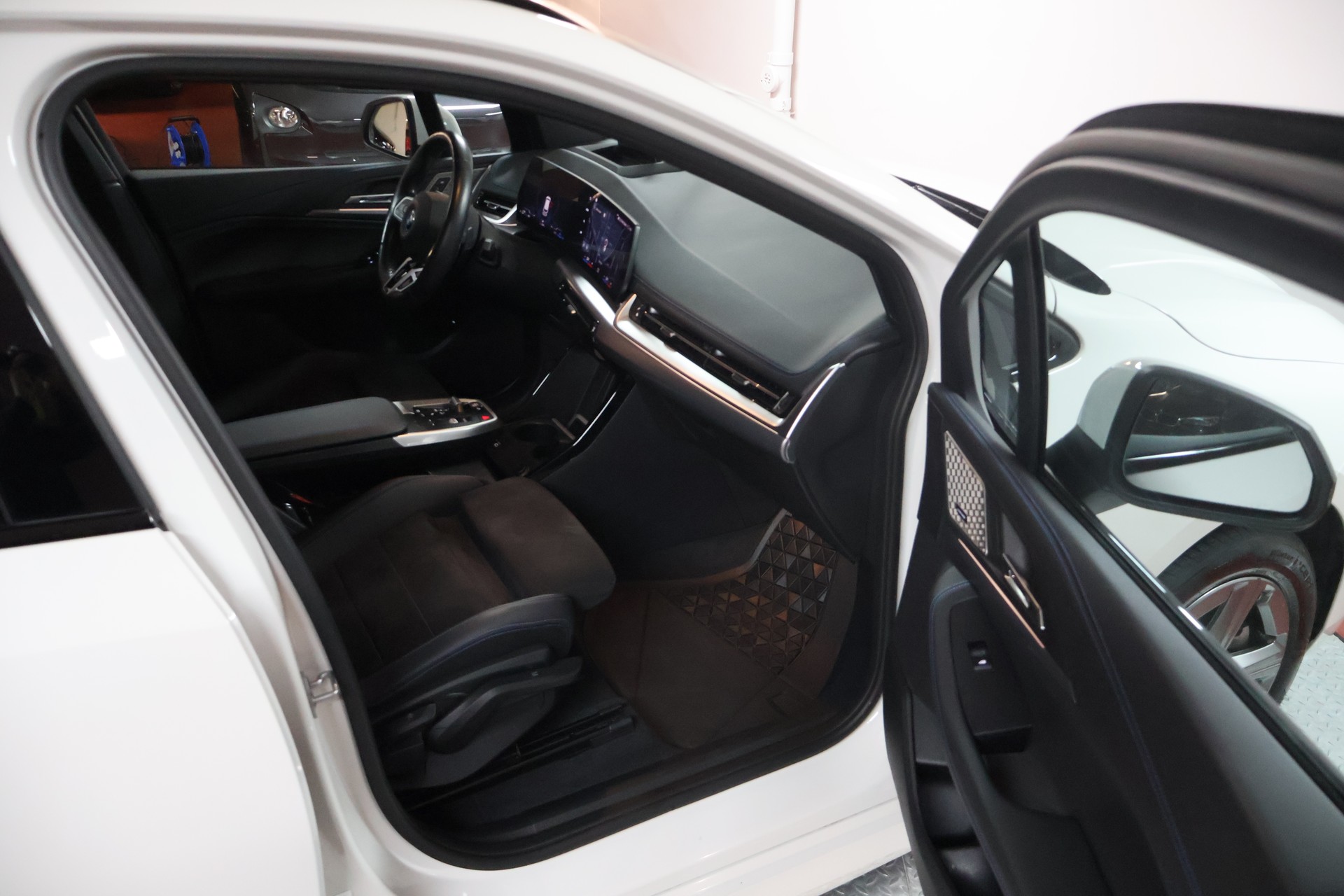 BMW 230e xDrive Active Tourer M Sport-image-13