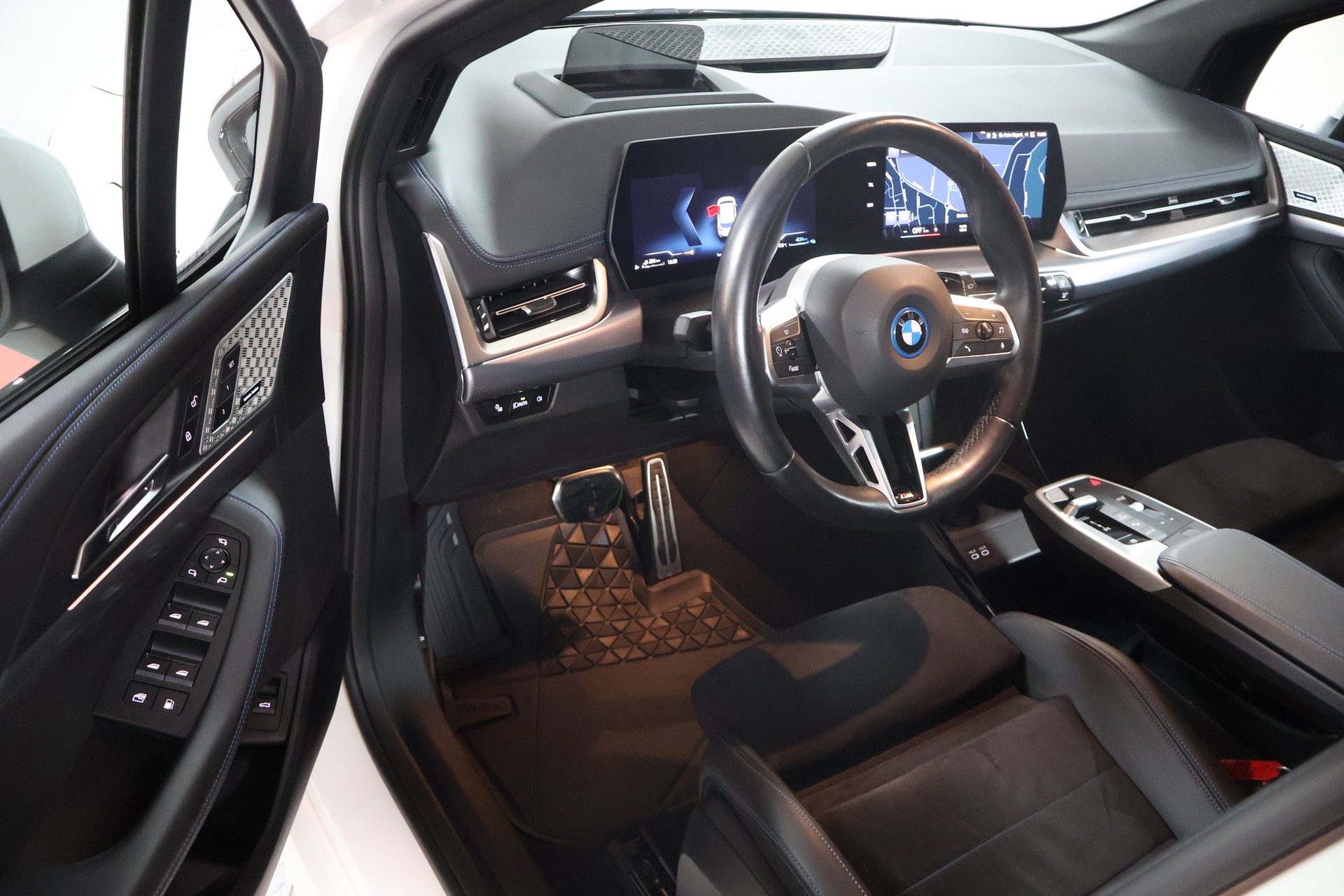 BMW 230e xDrive Active Tourer M Sport-image-6